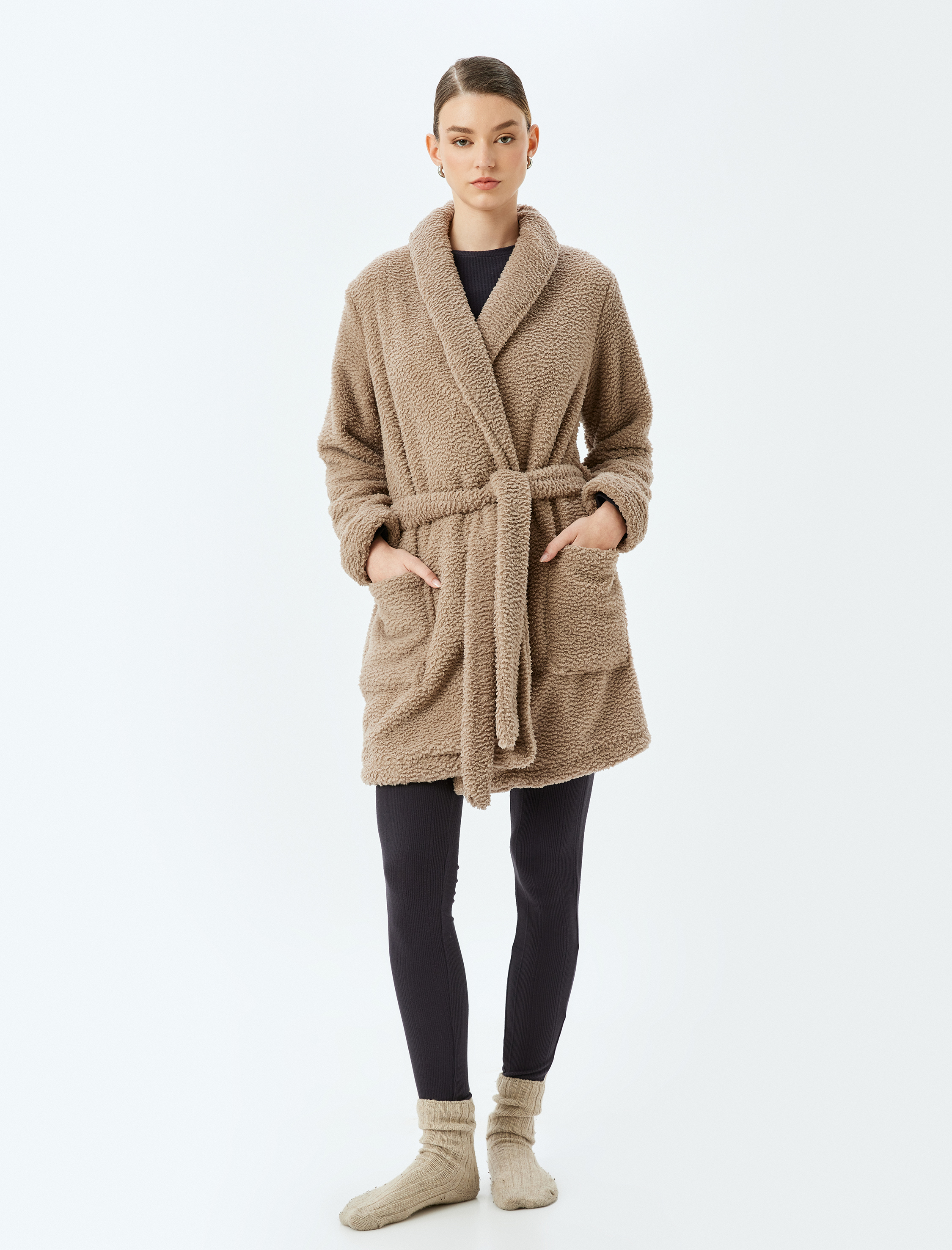   Uzun Kollu Şal Yaka Kuşak Detaylı Peluş Sabahlık