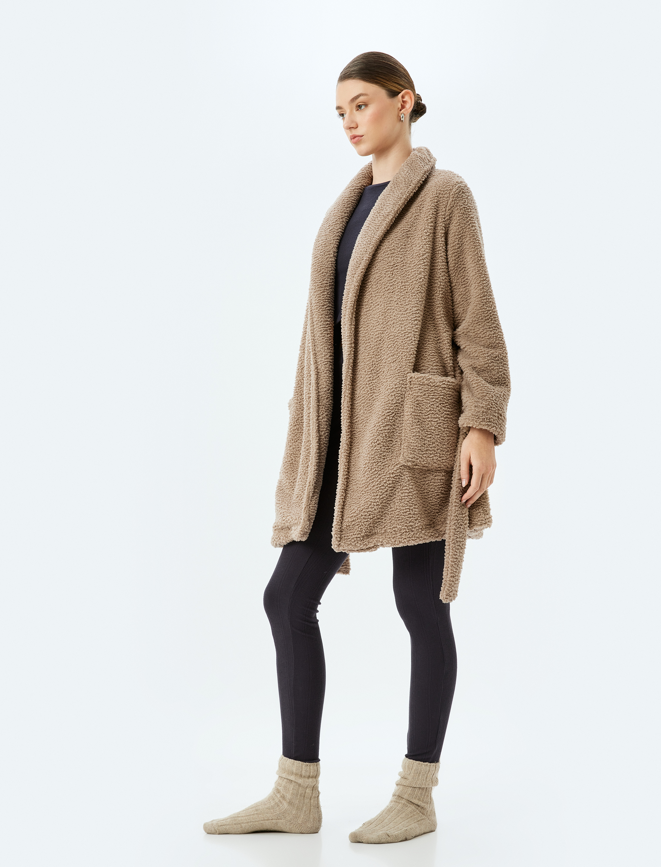   Uzun Kollu Şal Yaka Kuşak Detaylı Peluş Sabahlık