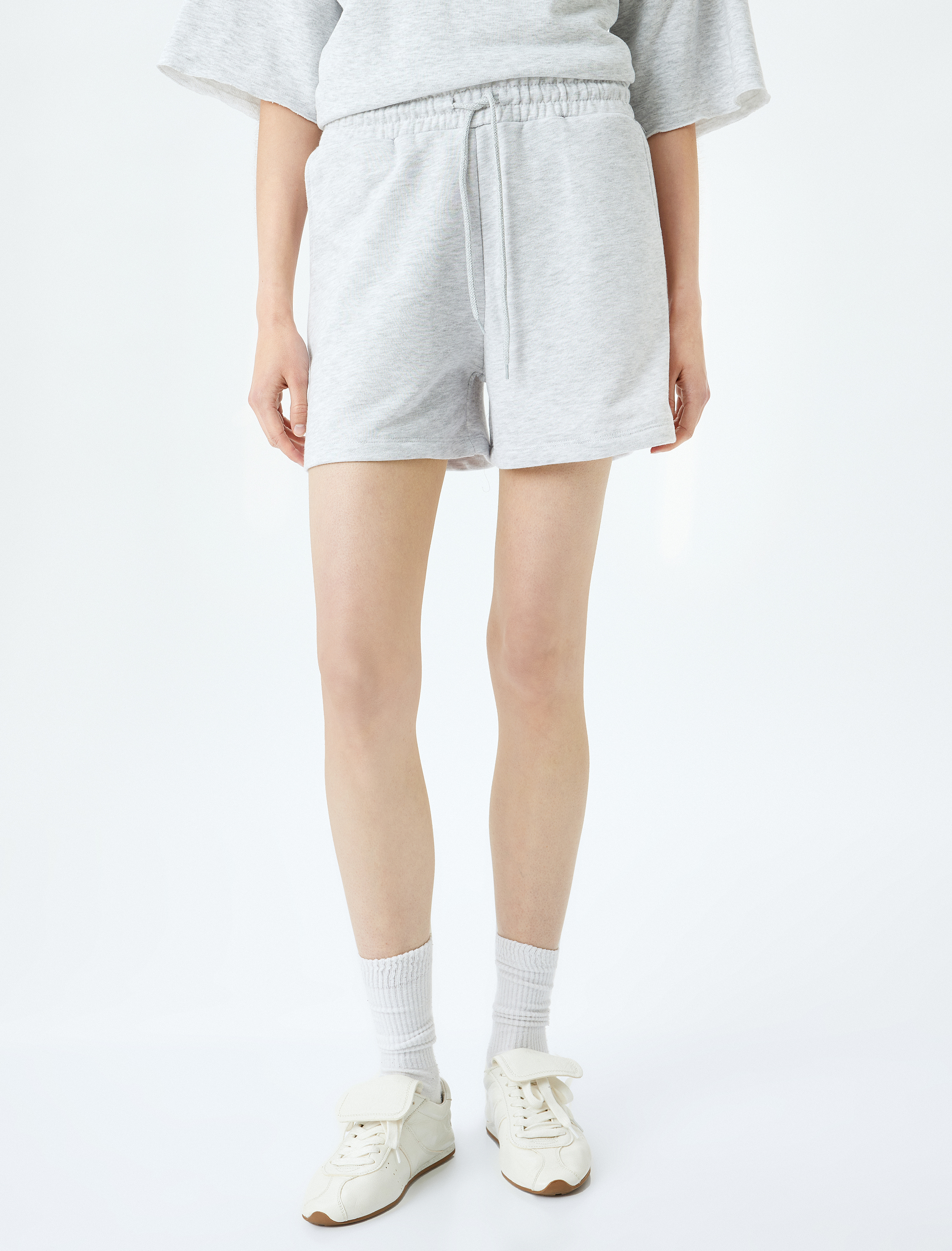   Cep Detaylı Beli Bağcıklı Rahat Kalıp Şort