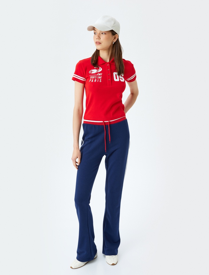  Polo Yaka Düğmeli Kolej Baskılı Biyeli Kısa Kollu Tişört