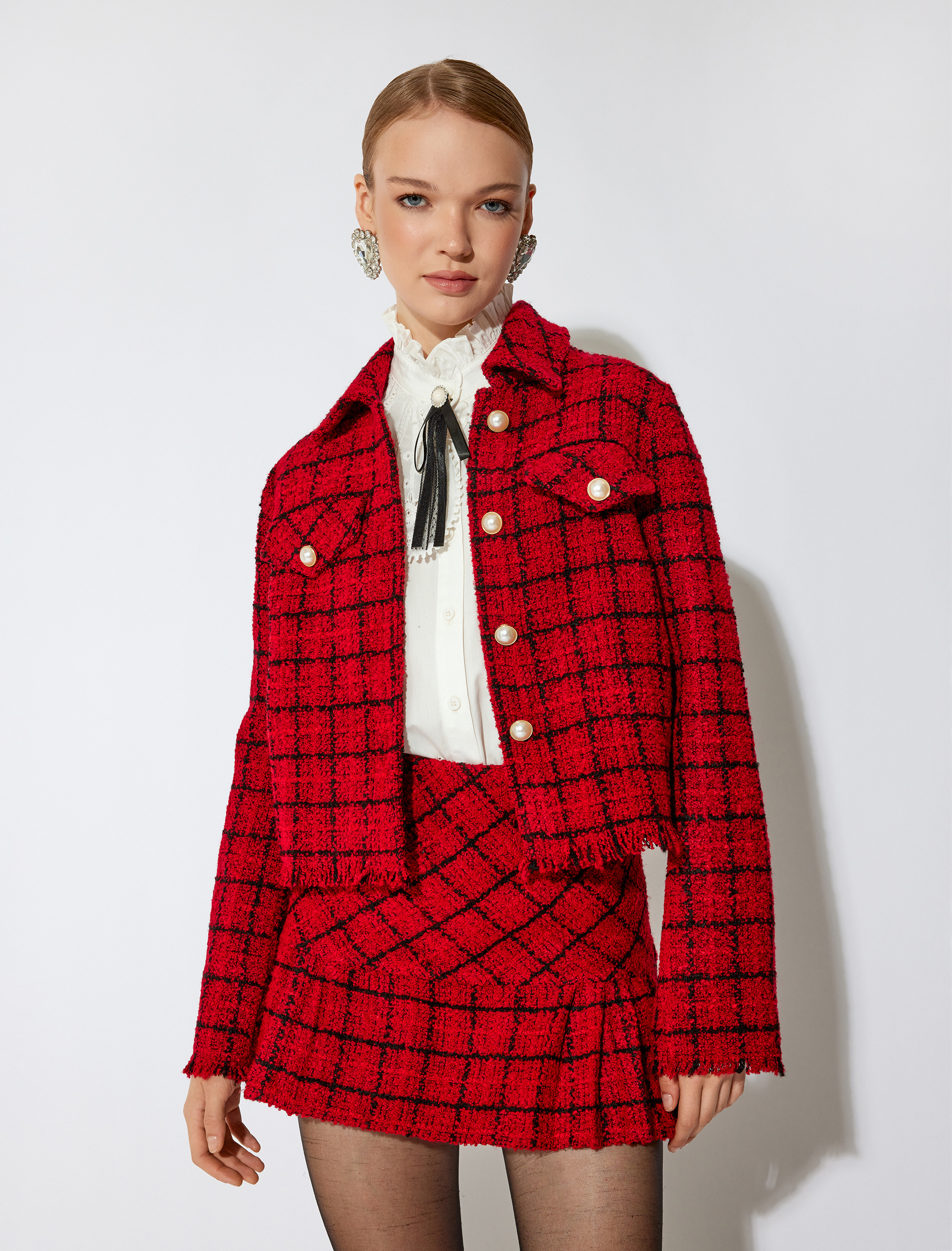   Koton X Sibil Çetinkaya - Cep Detaylı Uzun Kollu İnci Düğme Detaylı Kısa Tüvit Ceket