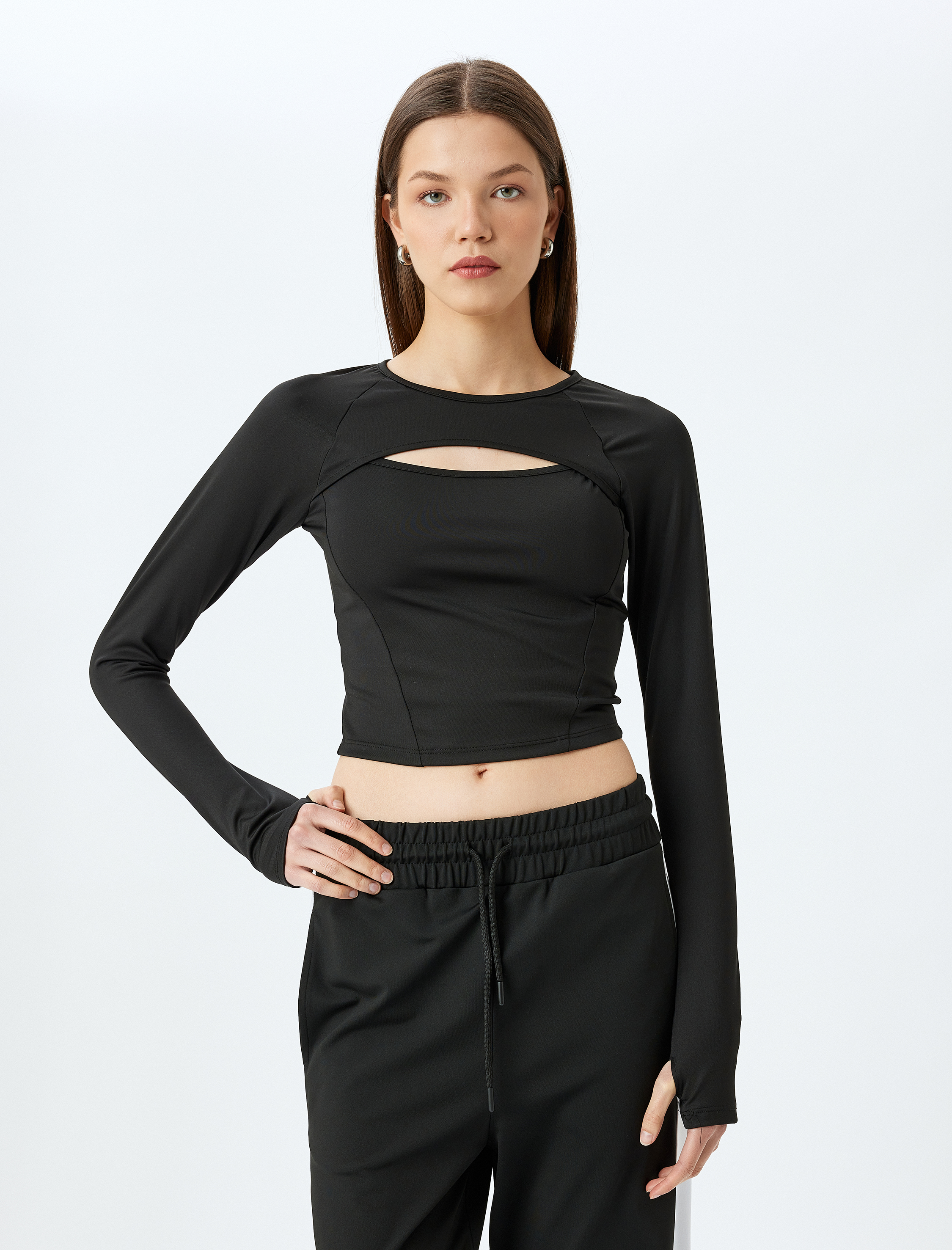   Uzun Kollu Bisiklet Yaka Pencere Detaylı Spor Tişört