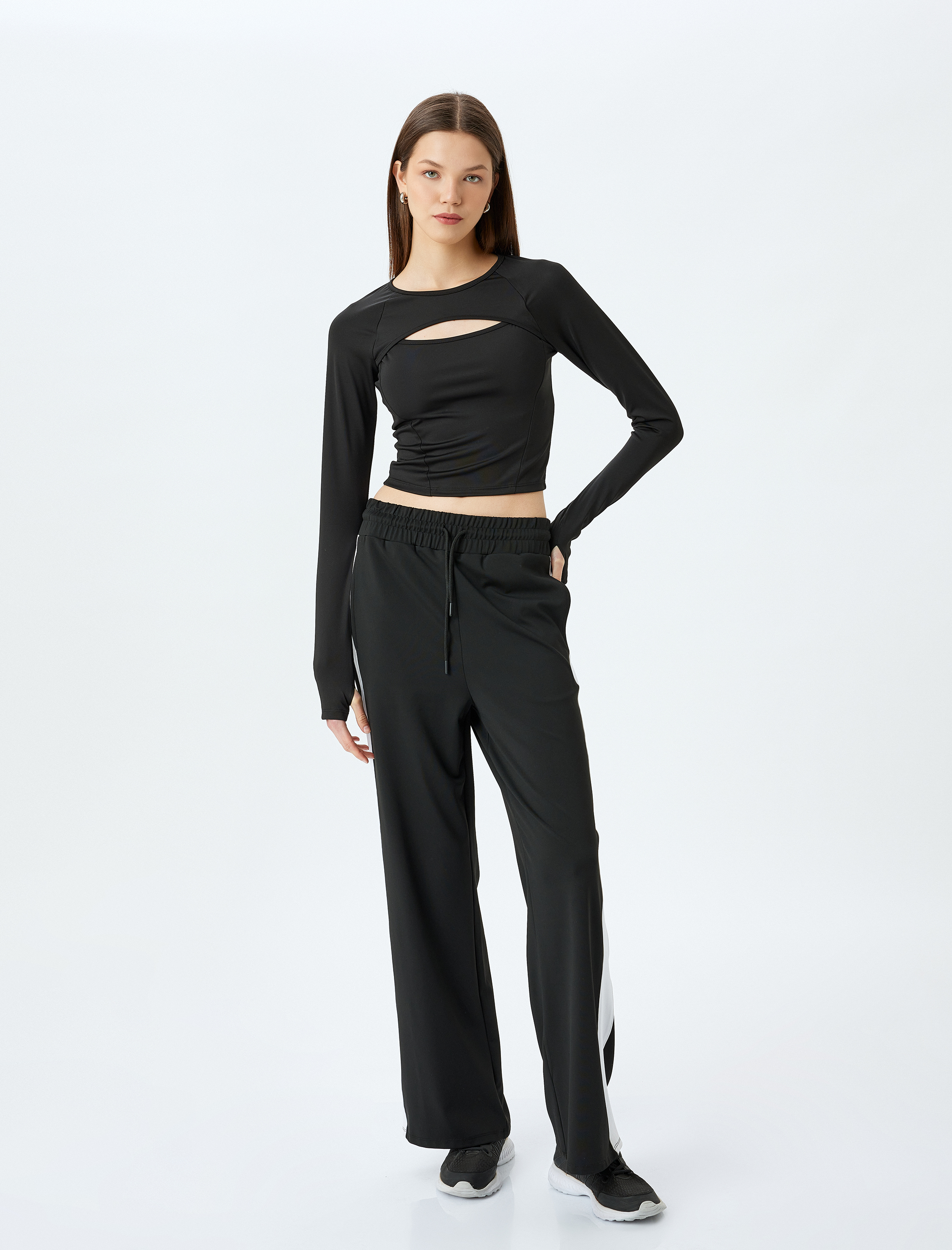   Uzun Kollu Bisiklet Yaka Pencere Detaylı Spor Tişört