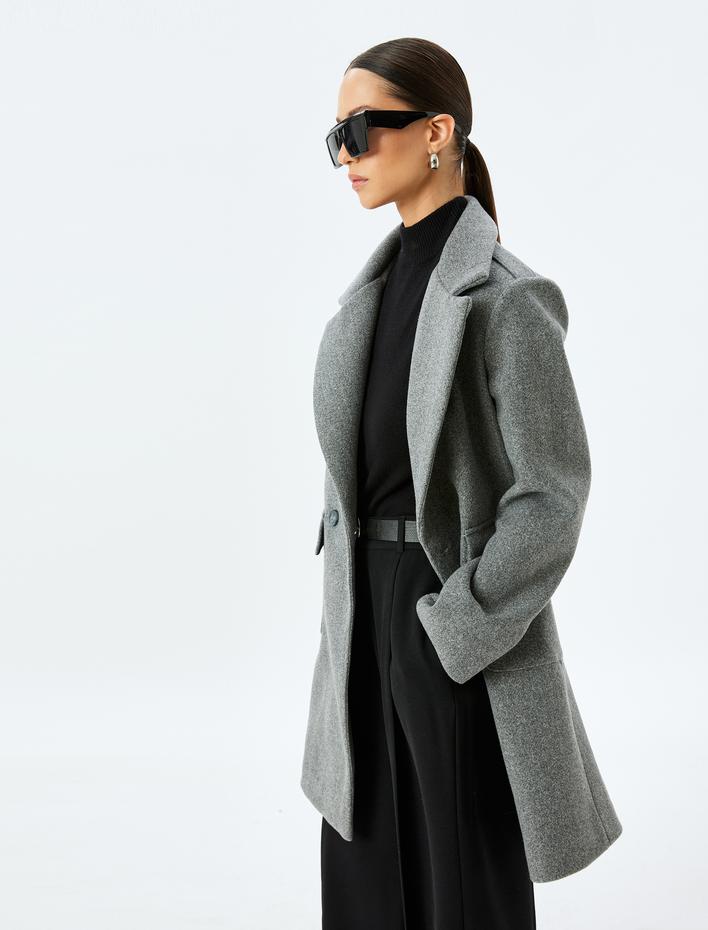  Kapaklı Çift Cep Detaylı Uzun Kaşe Kaban