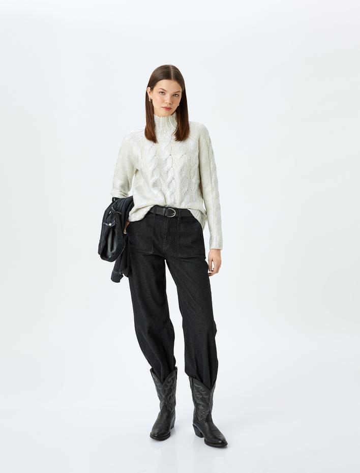  Dik Yaka Saç Örgü Dokulu Uzun Kollu Metalik Görünümlü Triko Kazak