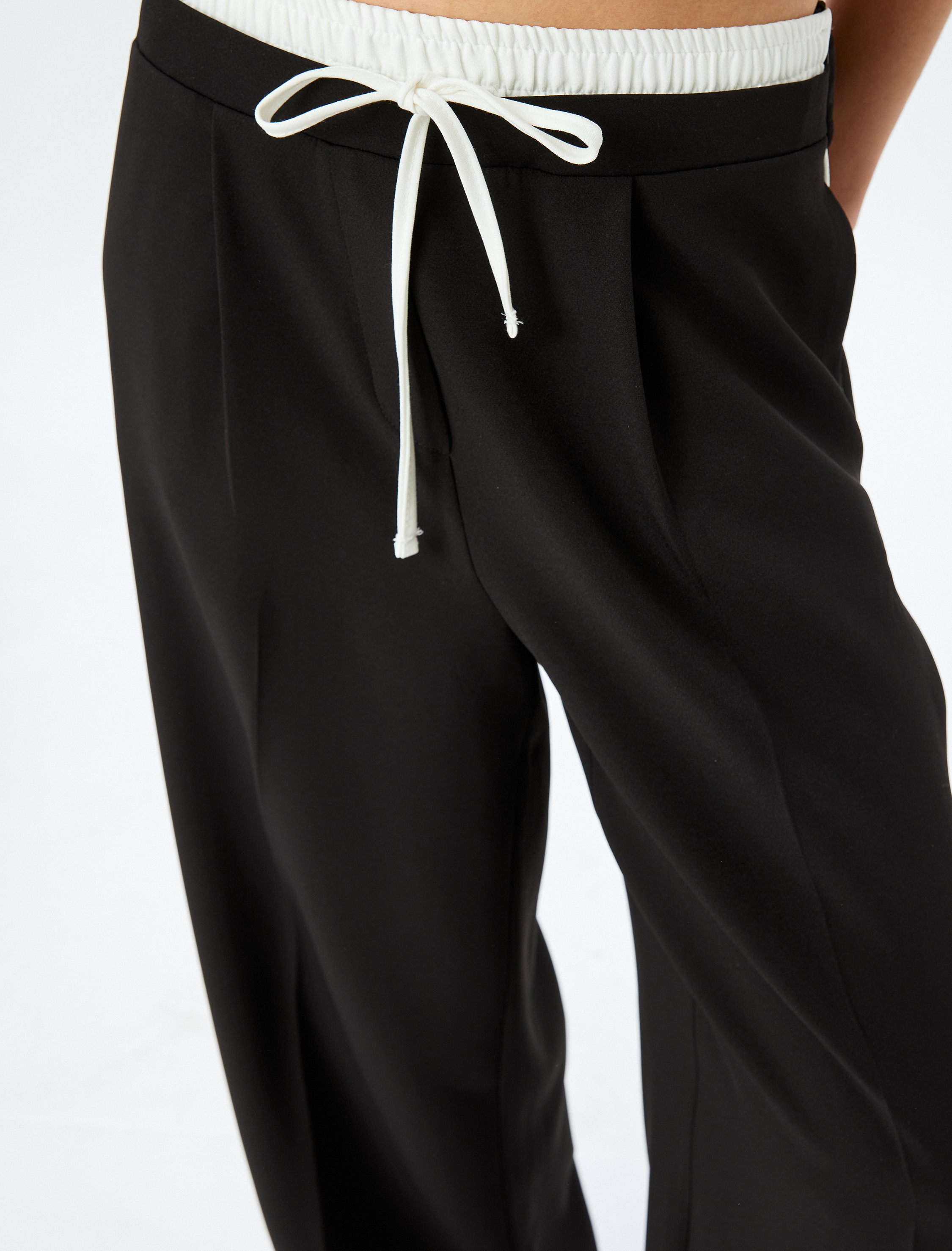   Çift Bel Detaylı Bağlamalı Cepli Çizgili Geniş Paça Baggy Kumaş Pantolon