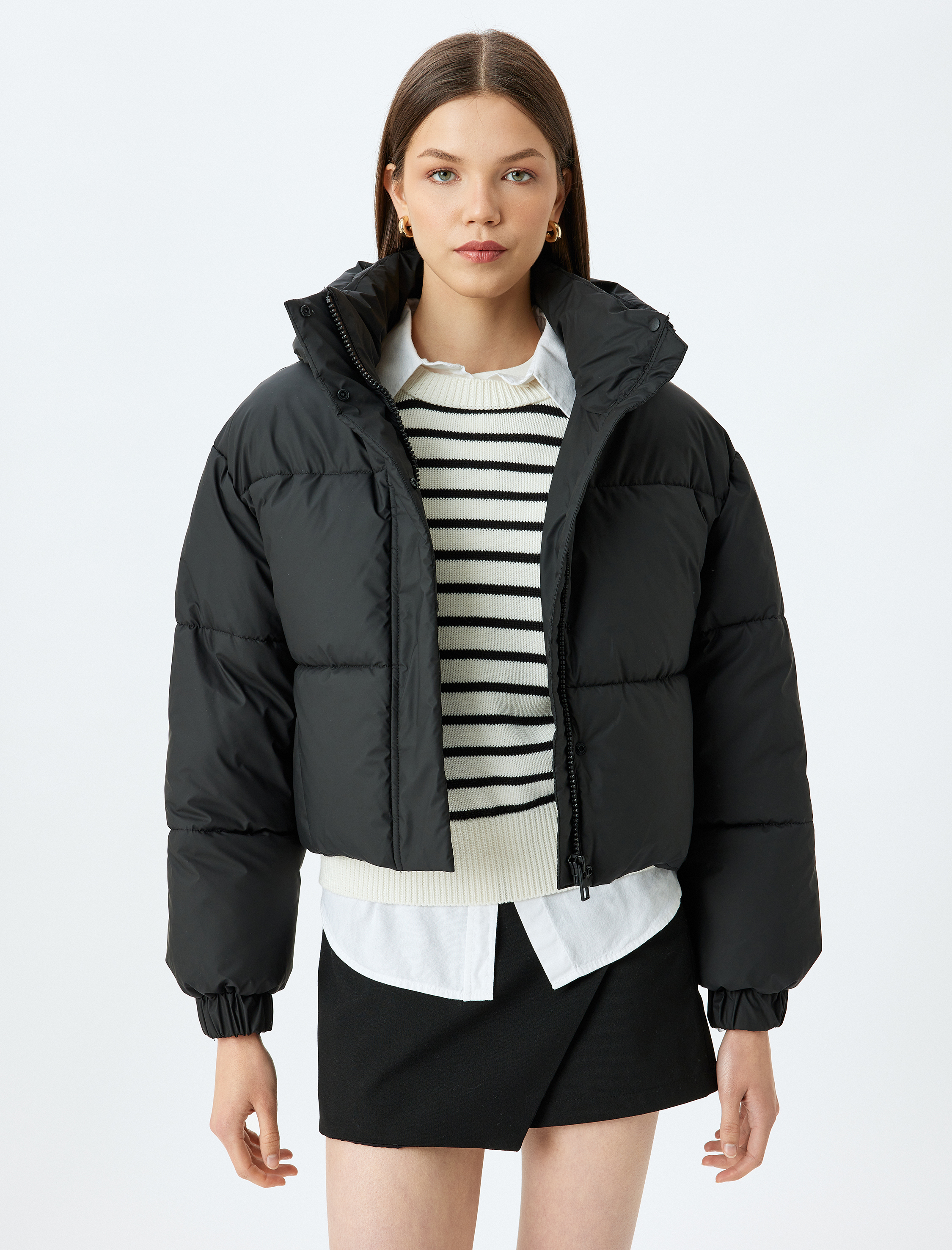 Kapüşonlu Fermuarlı Cep Detaylı Kapitone Crop Şişme Mont