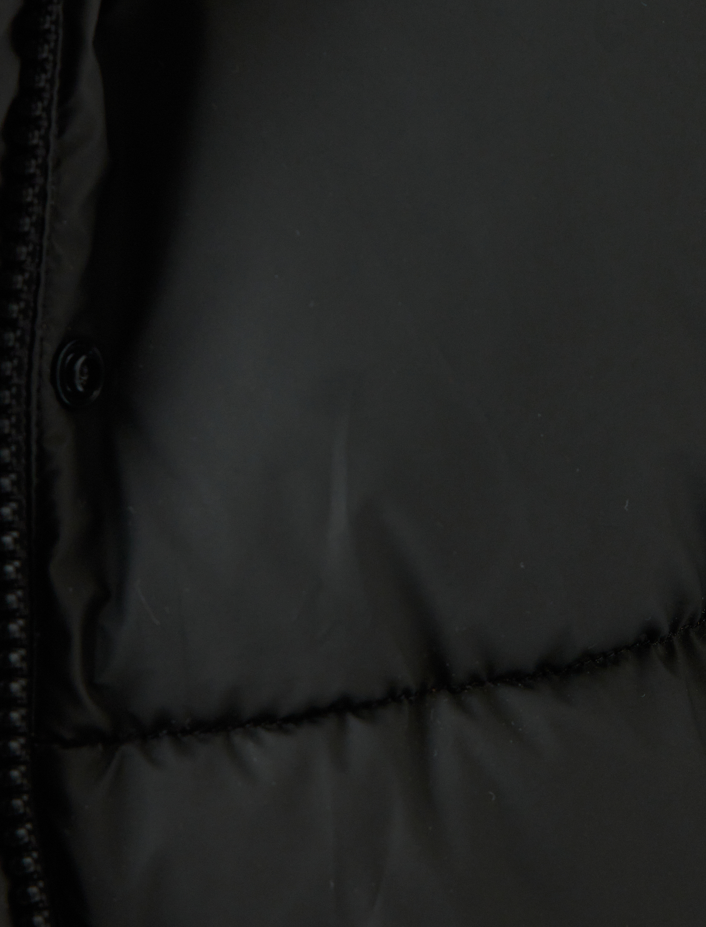 Kapüşonlu Fermuarlı Cep Detaylı Kapitone Crop Şişme Mont