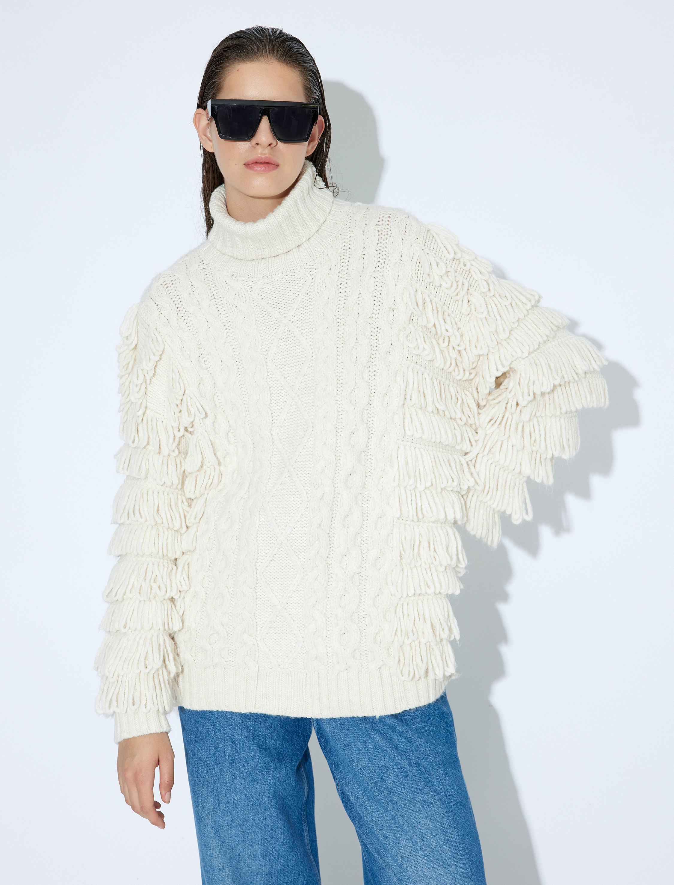   Balıkçı Yaka Kalça Boy Uzun Kollu Püsküllü Örgü Kazak