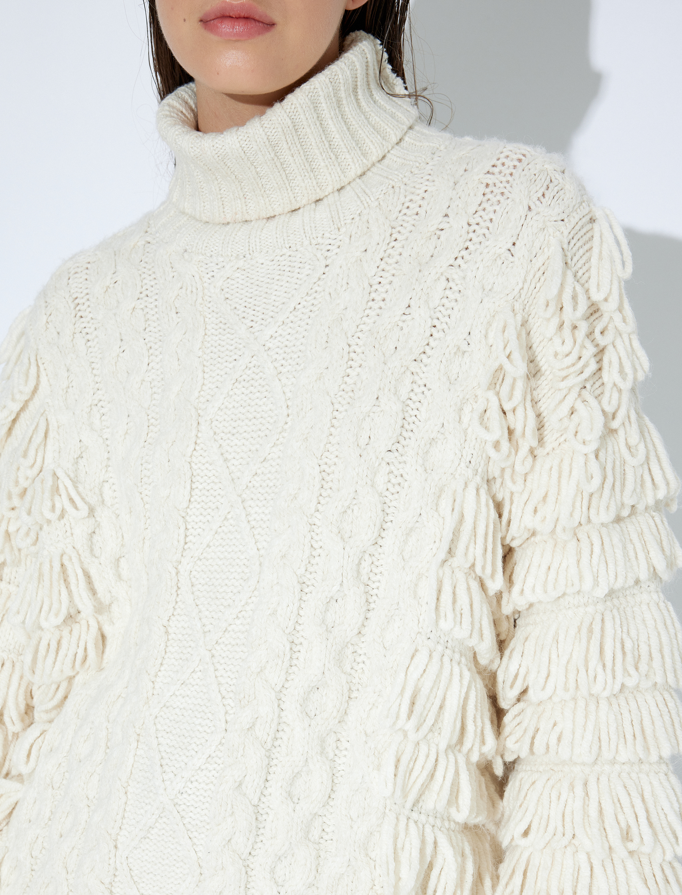   Balıkçı Yaka Kalça Boy Uzun Kollu Püsküllü Örgü Kazak