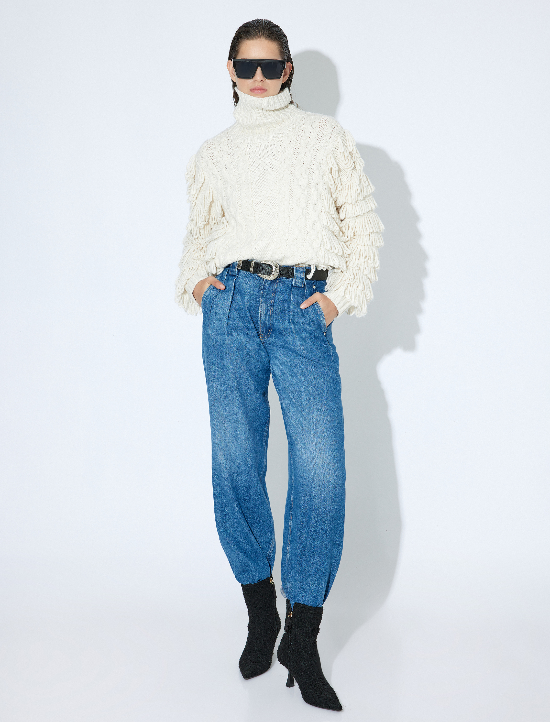   Balıkçı Yaka Kalça Boy Uzun Kollu Püsküllü Örgü Kazak