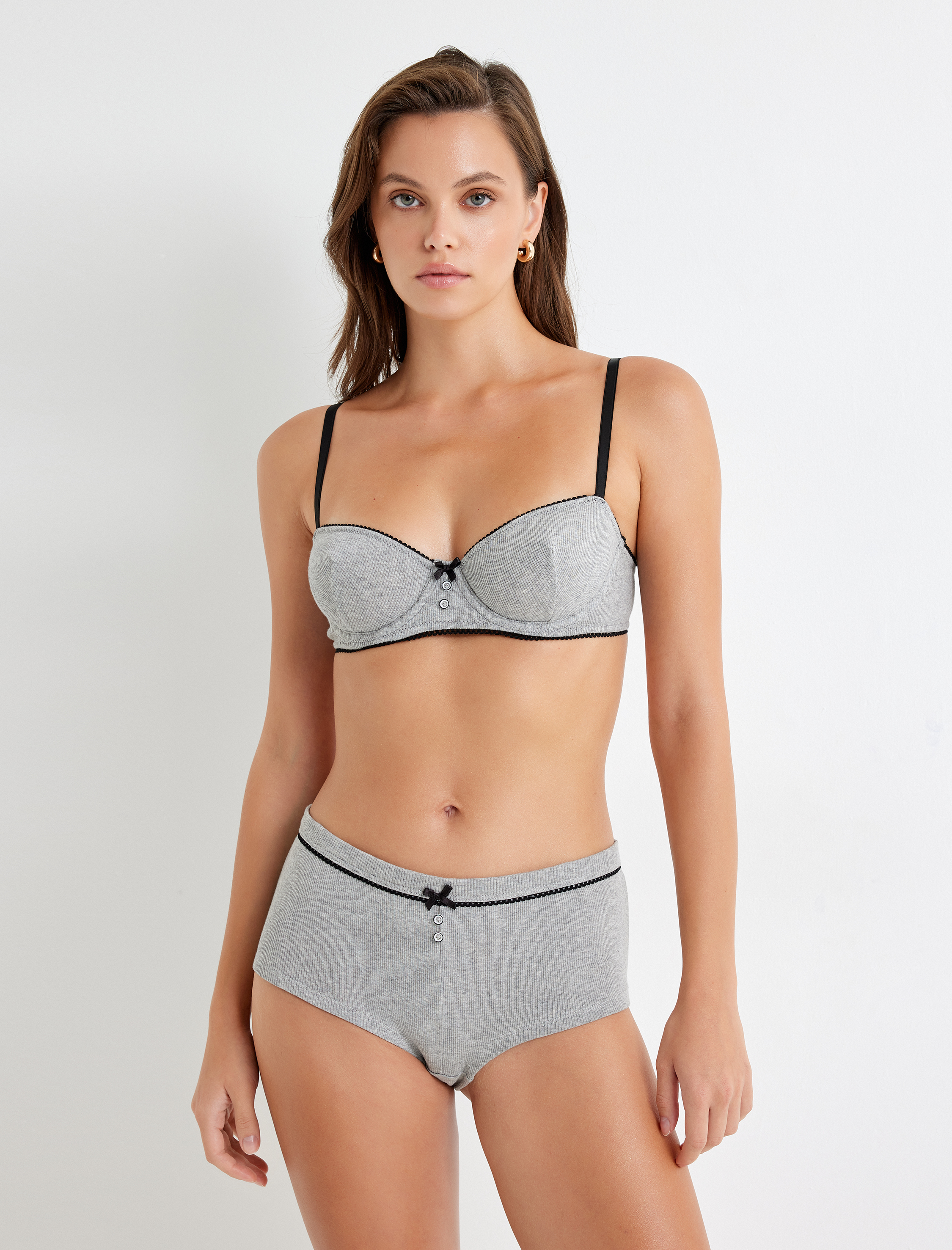 Fiyonk Detaylı Pamuklu Dolgusuz Balenli Sütyen