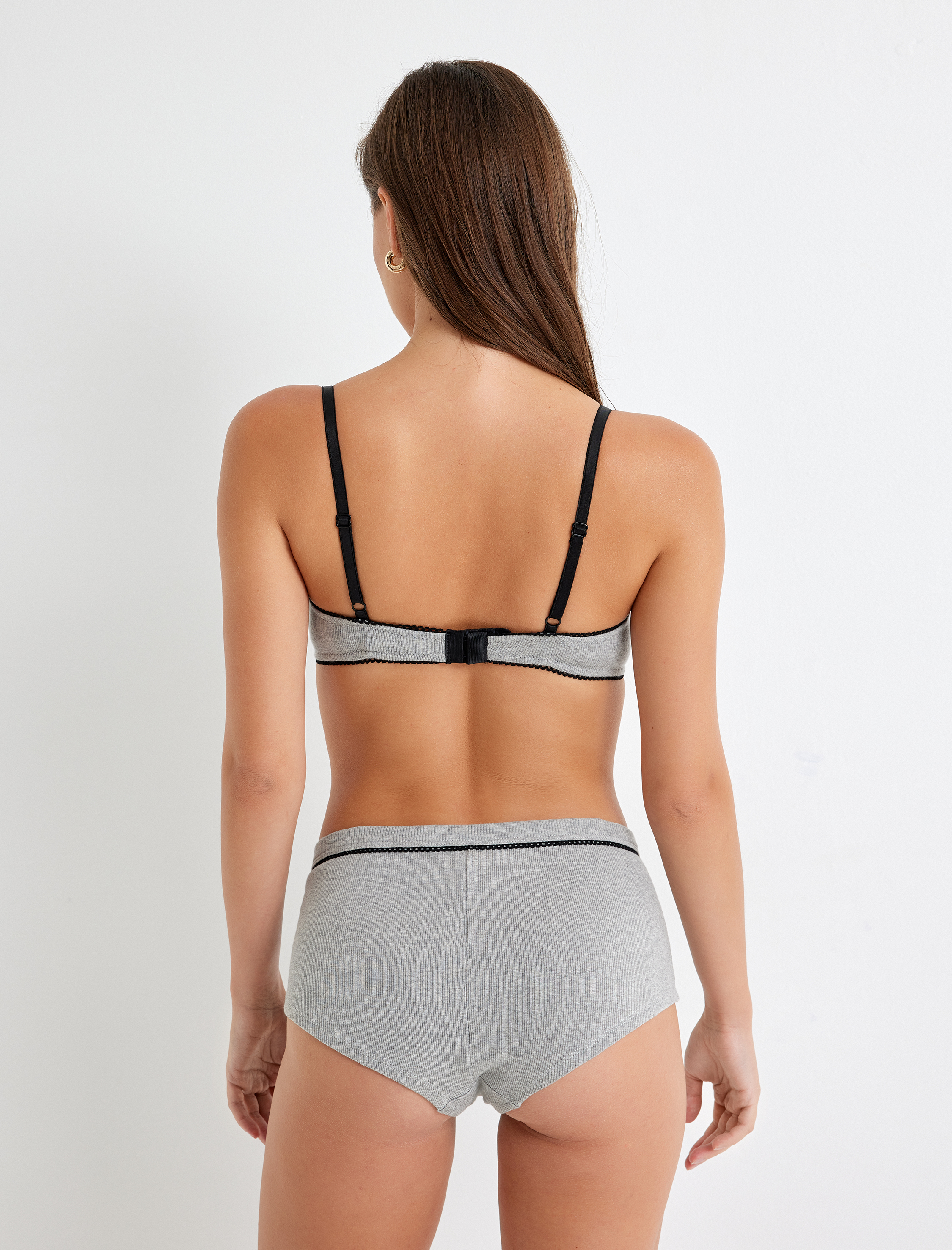 Fiyonk Detaylı Pamuklu Dolgusuz Balenli Sütyen