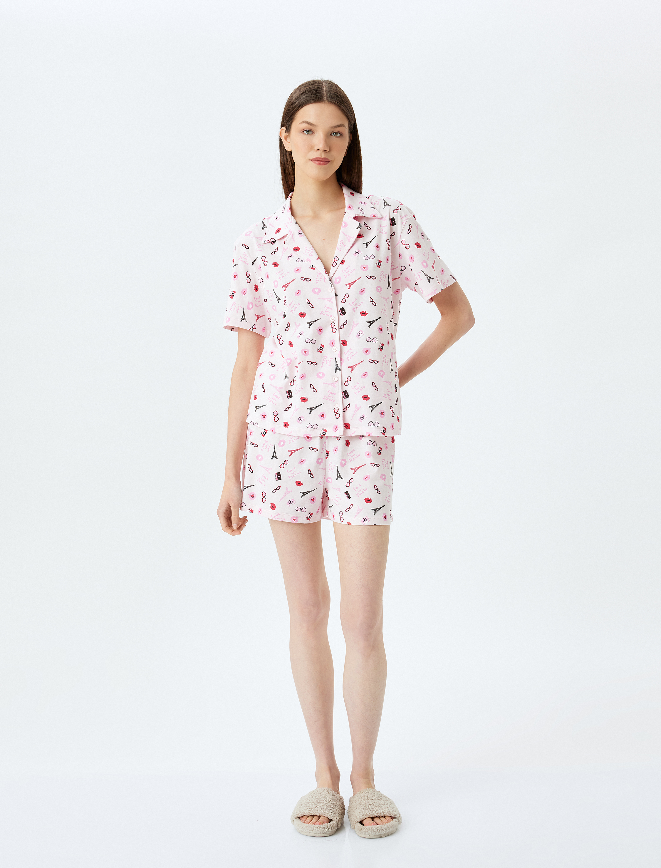 Koton Kadın Örme Paris Temalı Kalpli Şortlu Pijama Takımı -1