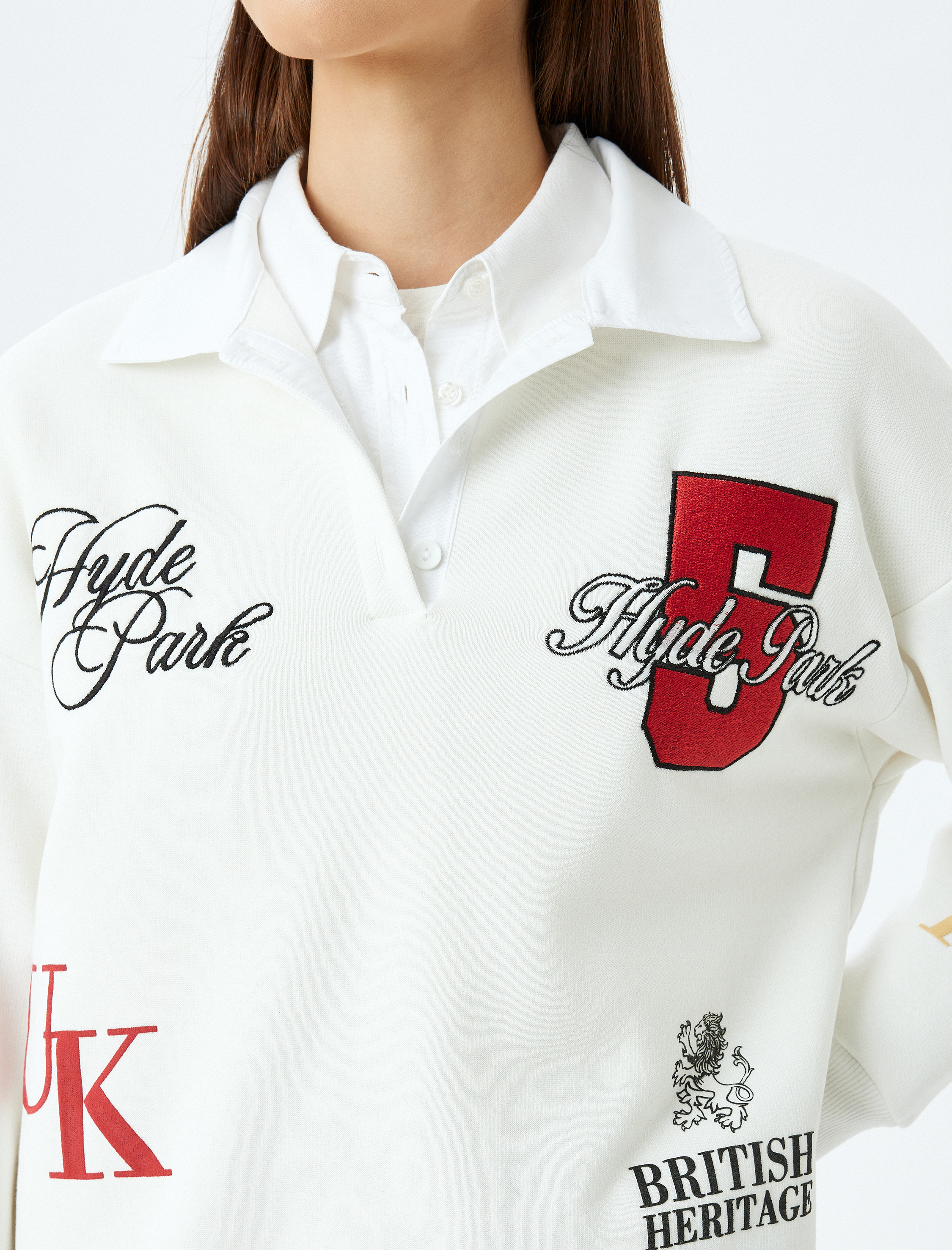   Polo Yaka Düğmeli Oversize Kolej Nakışlı Şardonlu Sweatshirt