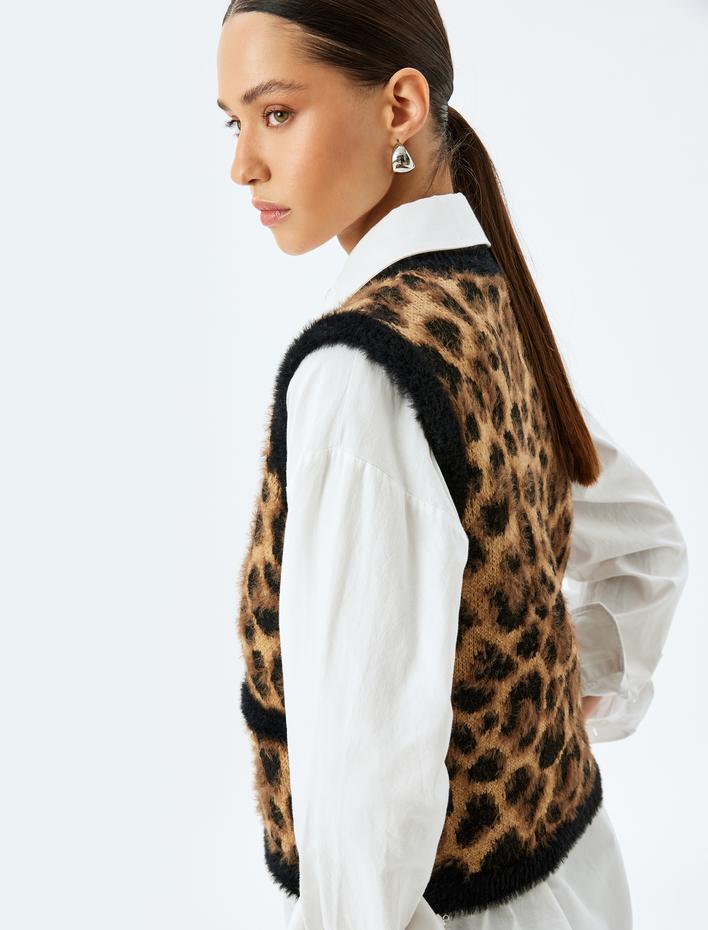  Düğmeli Cepli Yuvarlak Yaka Kolsuz Leopar Desenli Peluş Yelek