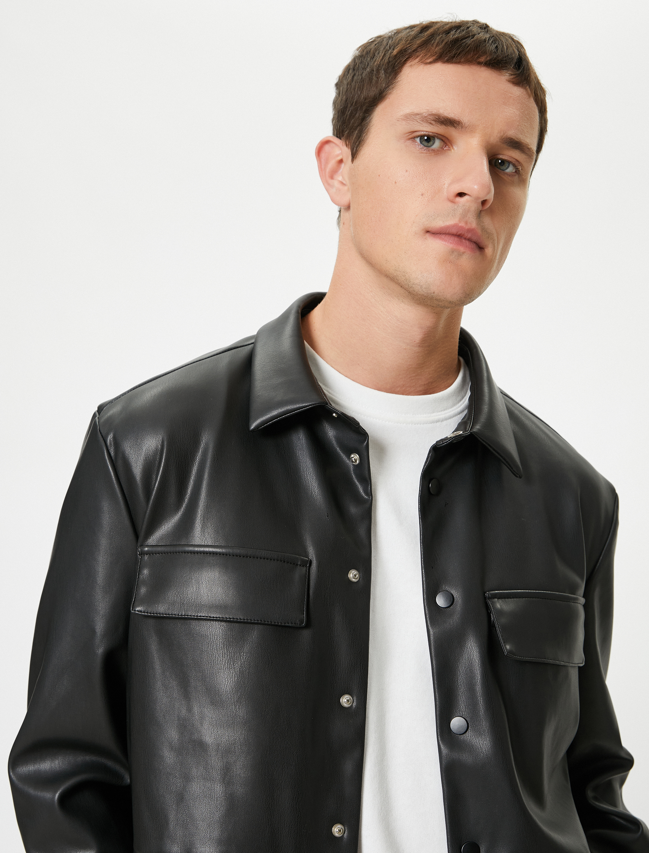   Çıtçıt Düğme Detaylı Kapaklı Cepli Gömlek Yaka Slim Fit Suni Deri Ceket