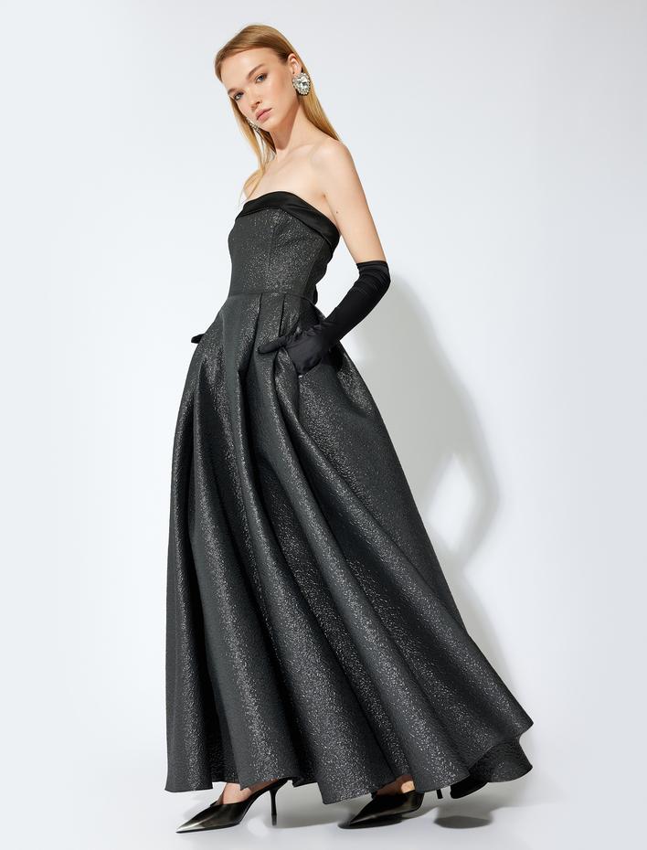  Koton X Sibil Çetinkaya - Straplez Simli Uzun Abiye Elbise Kolsuz Volanlı