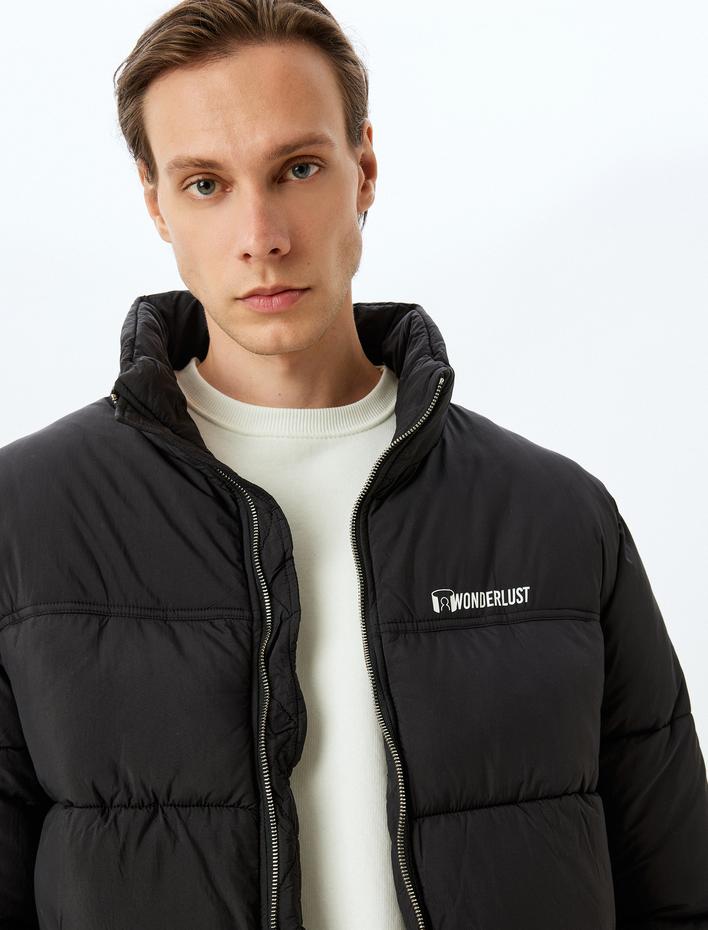  Fermuarlı Slogan Baskılı Dik Yaka Şişme Mont