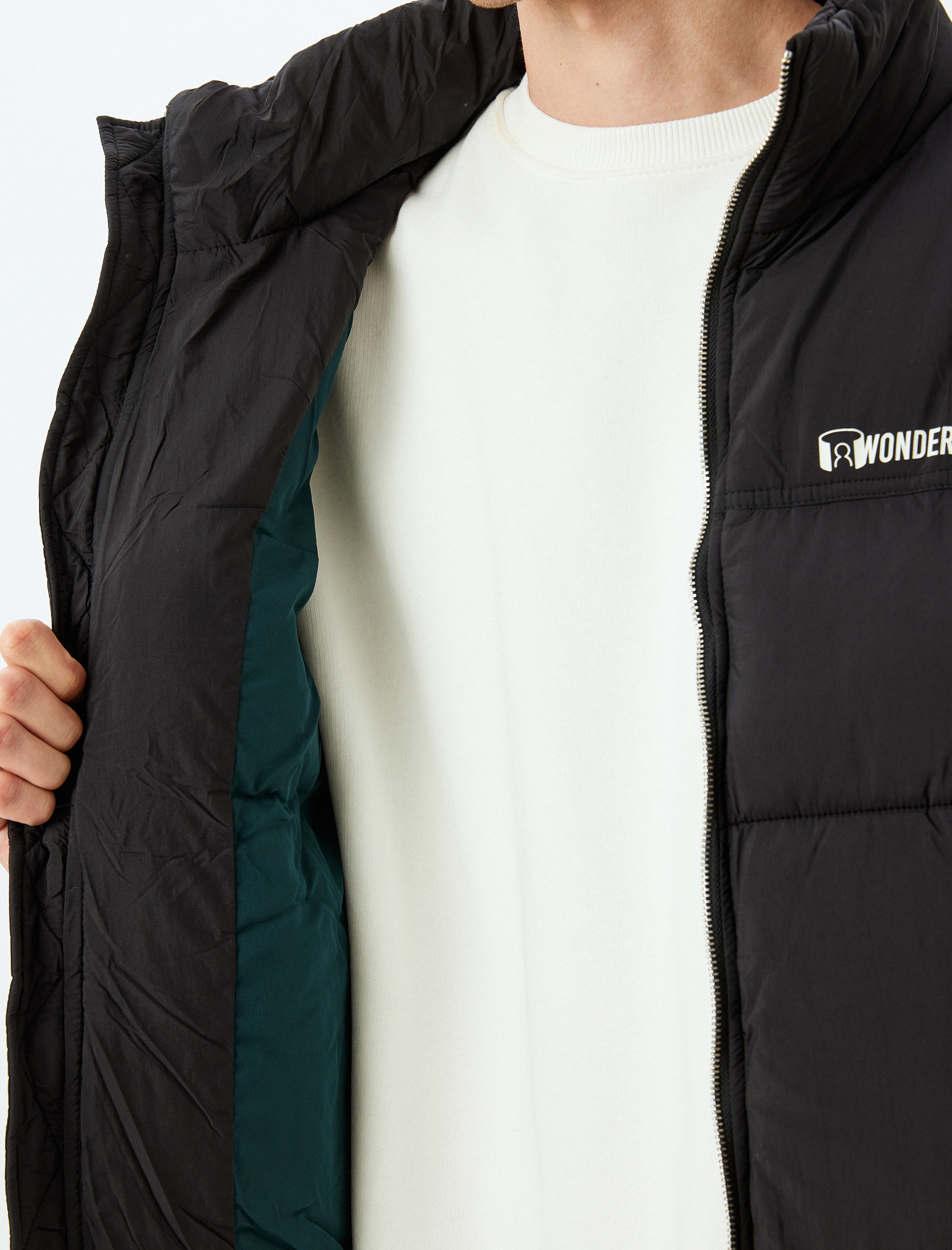   Fermuarlı Slogan Baskılı Dik Yaka Şişme Mont