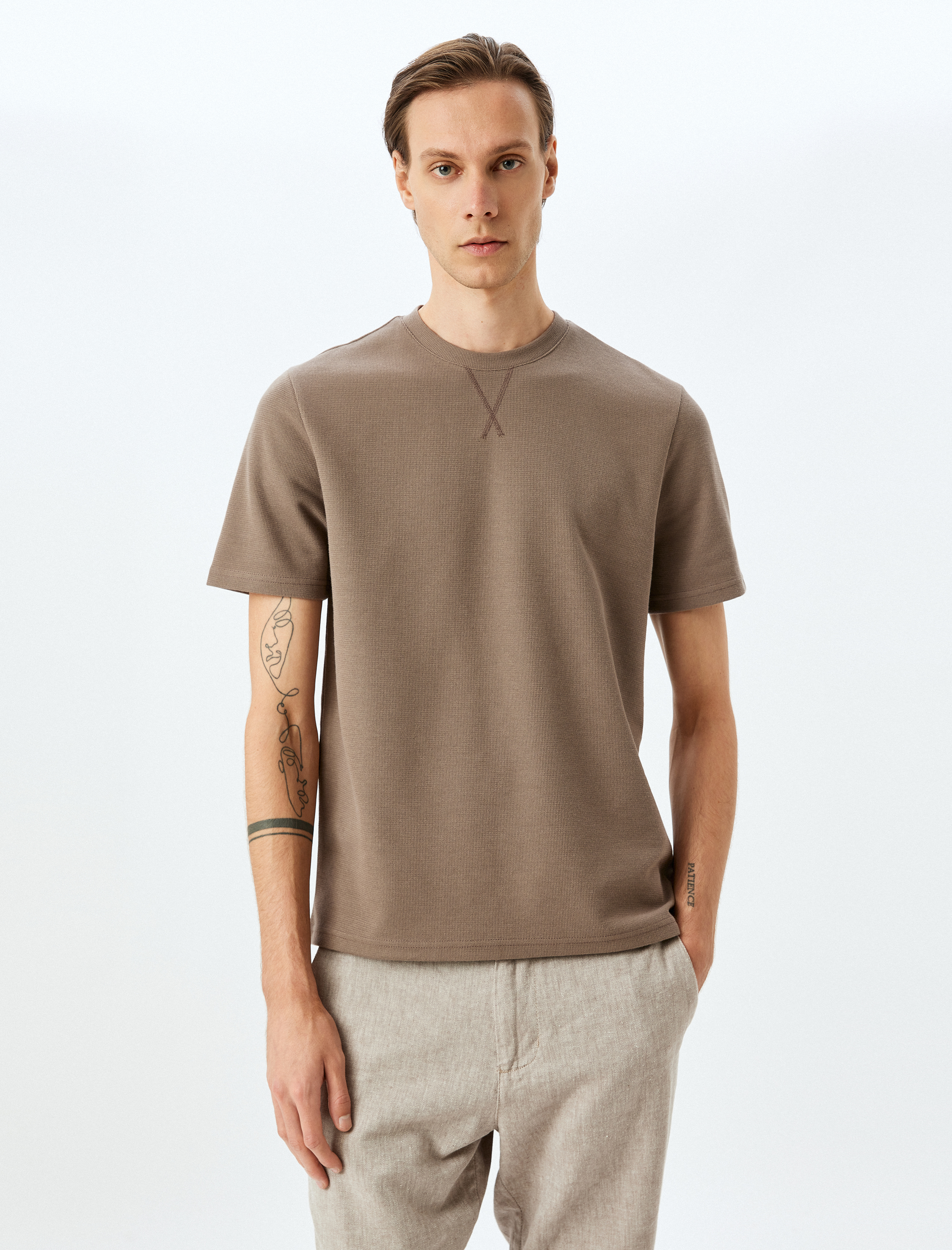   Bisiklet Yaka Dikiş Detaylı Regular Fit Pamuk Karışımlı Kısa Kollu Tişört