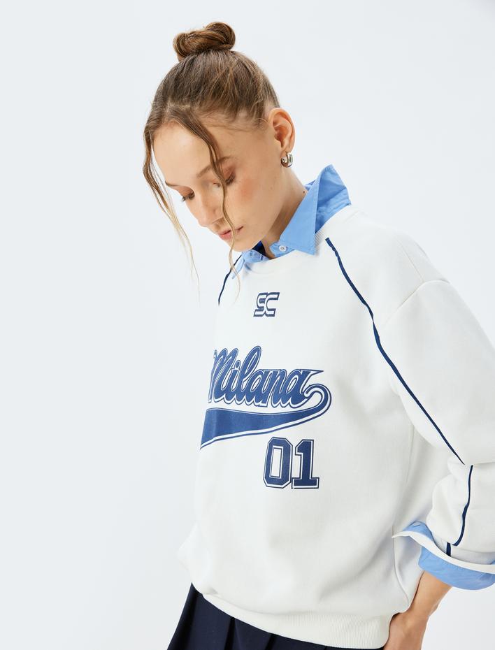  Arkası Baskılı Kolej Temalı Bisiklet Yaka Şardonlu Biyeli Sweatshirt