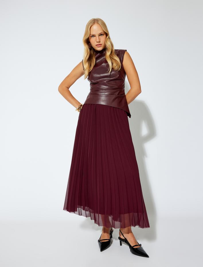  Drape Detaylı Kolsuz Asimetrik Kesim Suni Deri Bluz