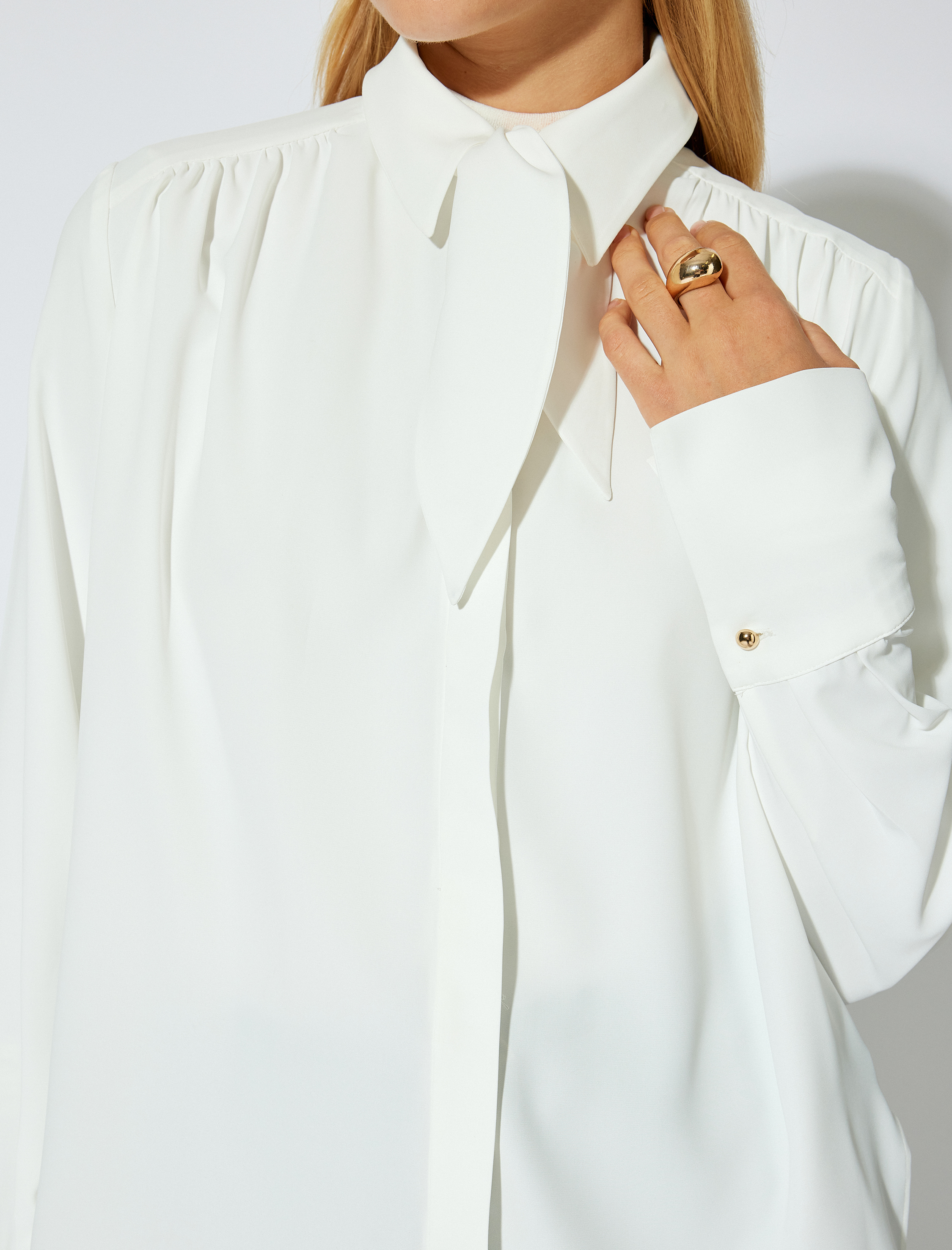   Bağlama Detaylı Dik Yaka Gömlek Uzun Kollu Manşetli Drapeli