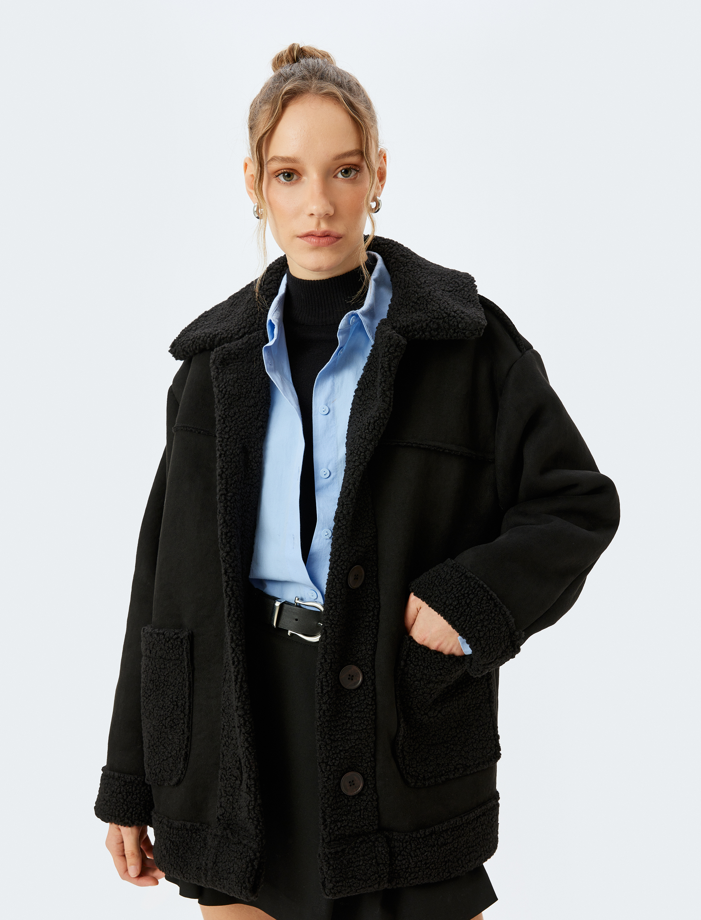   Süet Görünümlü İçi Peluş Astarlı Düğmeli Cepli Geniş Yaka Ceket