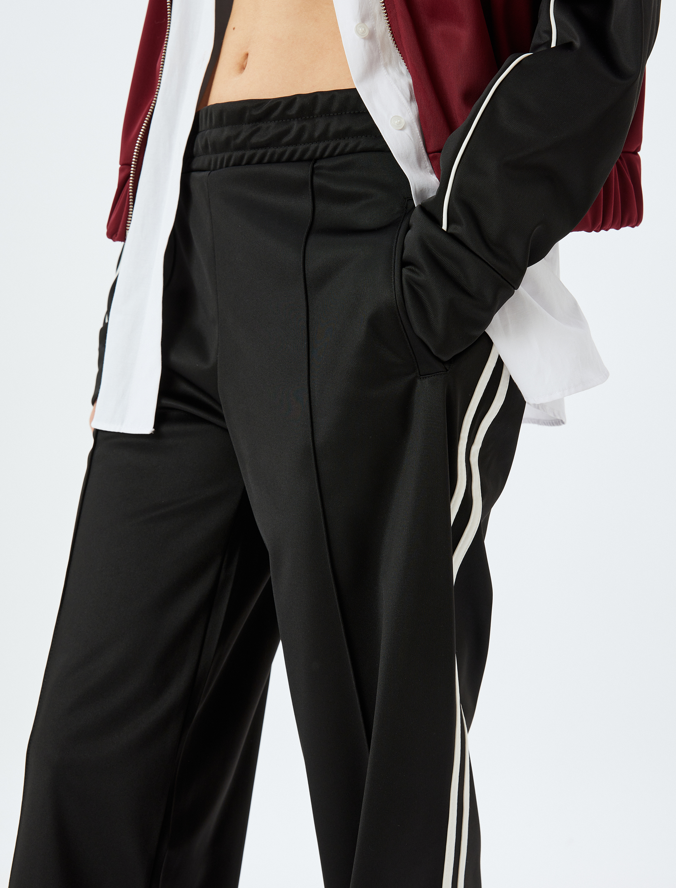   Geniş Paça Nervürlü Beli Lastikli Cep Detaylı Eşofman Pantolon