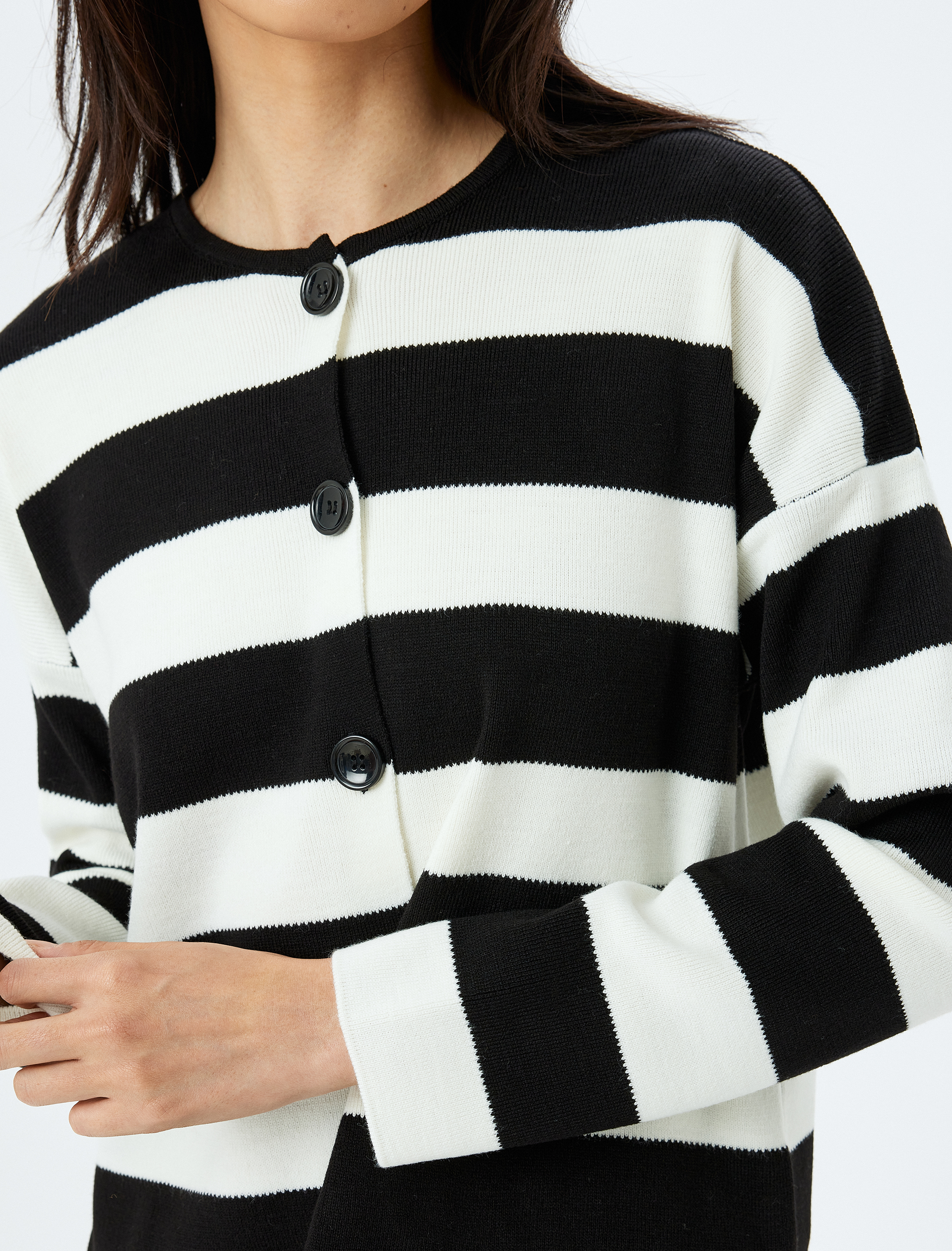   Uzun Kollu Bisiklet Yaka Düğmeli Triko Hırka