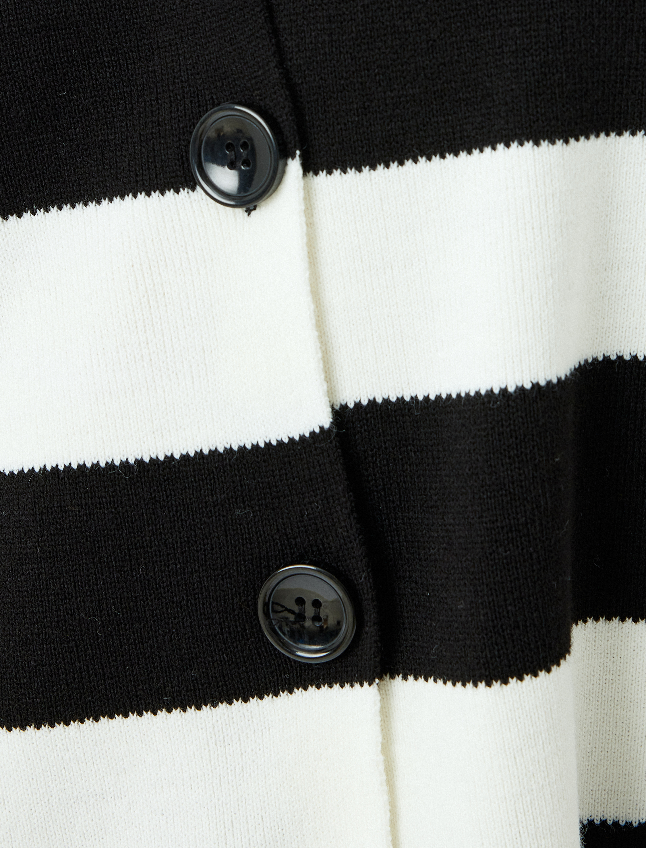   Uzun Kollu Bisiklet Yaka Düğmeli Triko Hırka