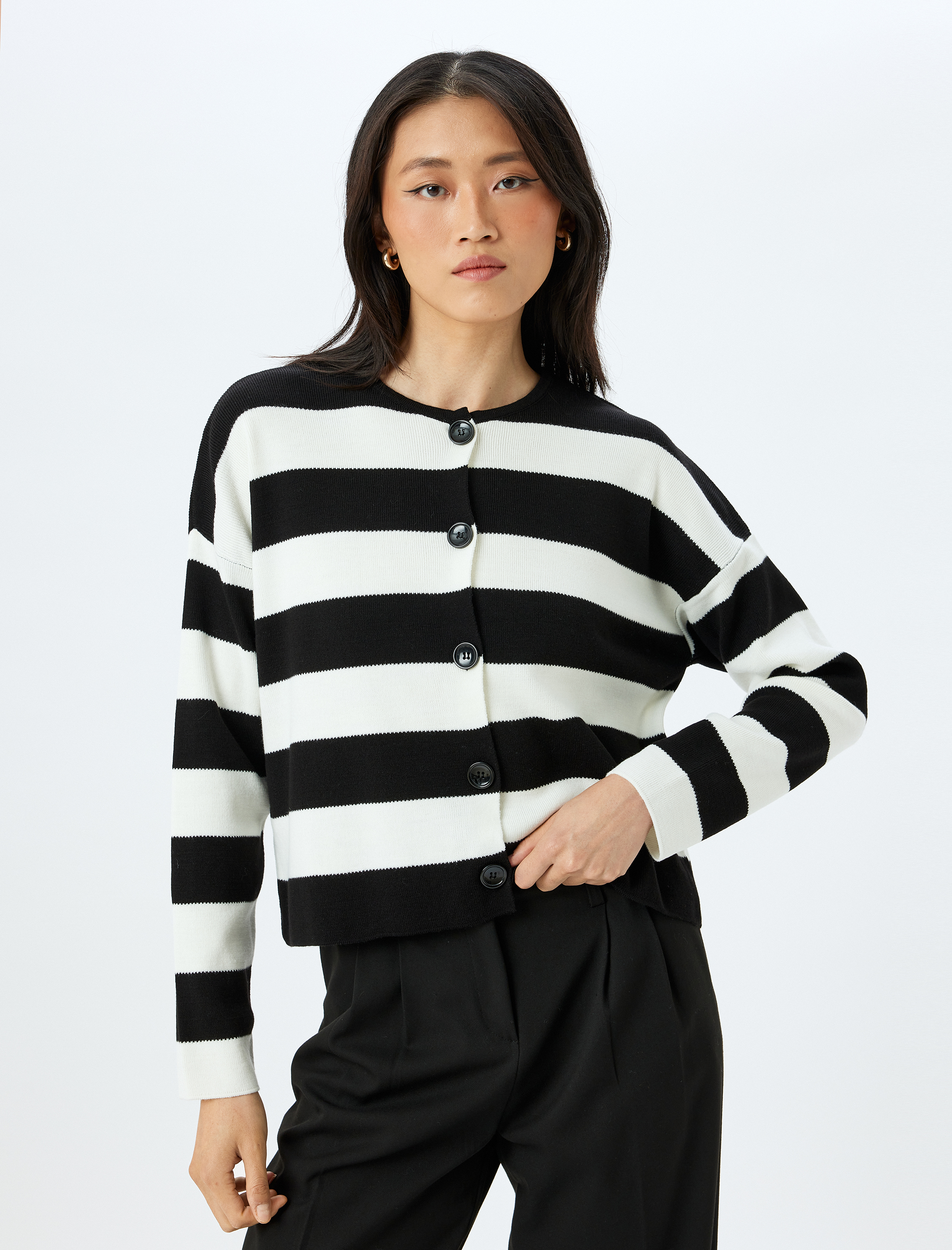   Uzun Kollu Bisiklet Yaka Düğmeli Triko Hırka