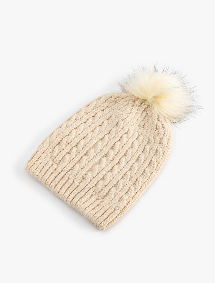 Kadın Saç Örgü Dokulu Pon Pon Detaylı Bere