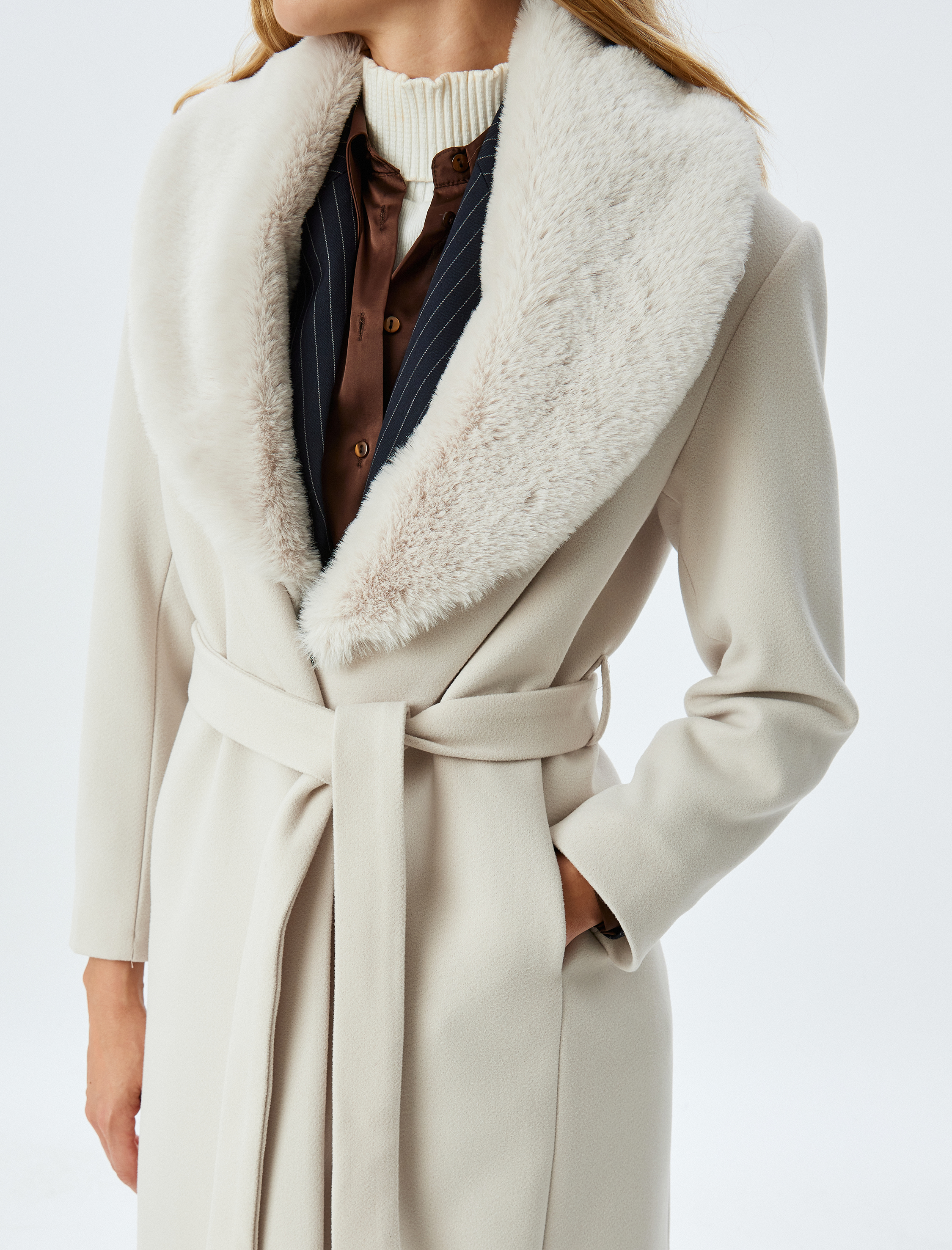   Kuşak Detaylı Cepli Çıkarılabilir Suni Kürk Yaka Uzun Kaşe Kaban