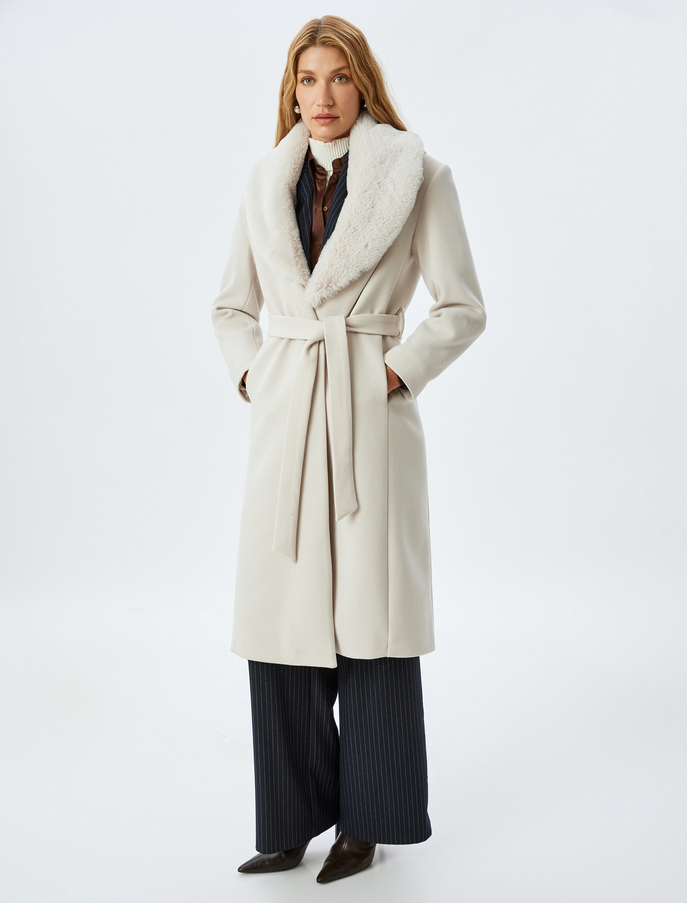   Kuşak Detaylı Cepli Çıkarılabilir Suni Kürk Yaka Uzun Kaşe Kaban