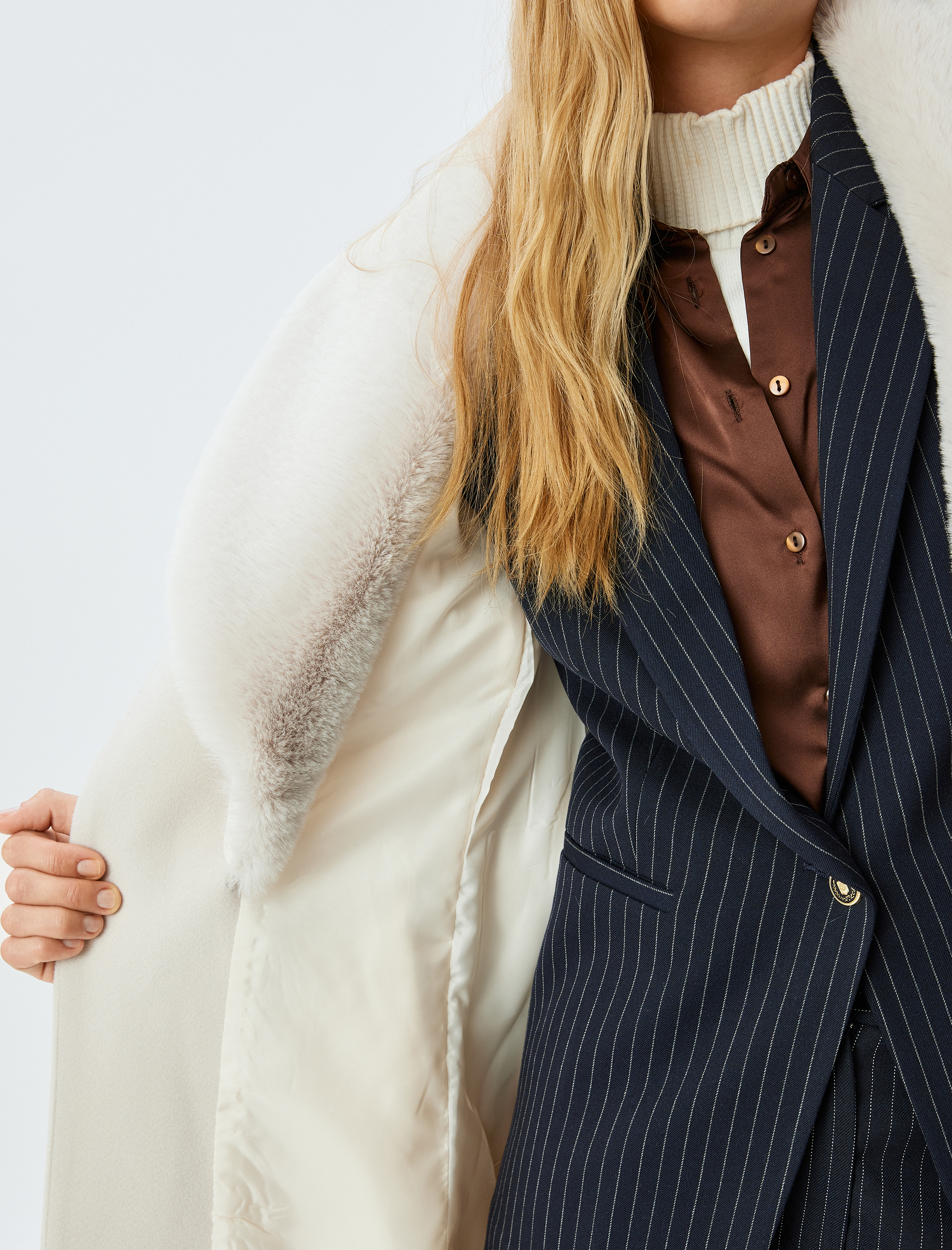   Kuşak Detaylı Cepli Çıkarılabilir Suni Kürk Yaka Uzun Kaşe Kaban