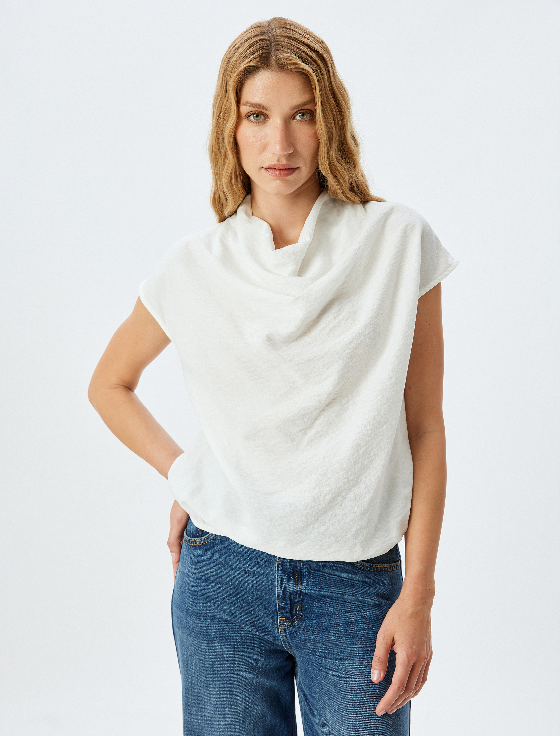   Kolsuz Dökümlü Degaje Yaka Viskon Bluz