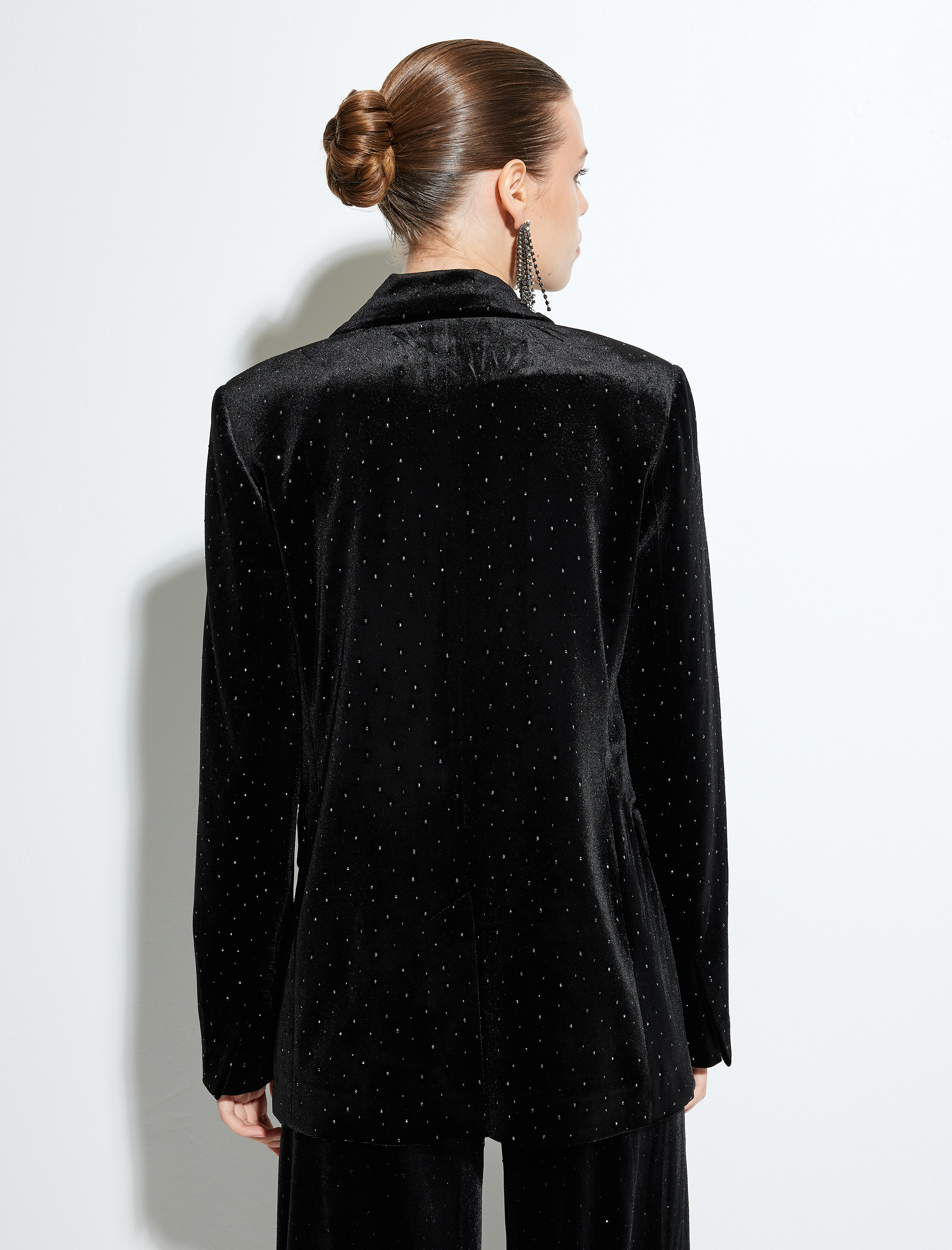   Uzun Kollu Cepli Kruvaze Taşlı Kadife Blazer Ceket