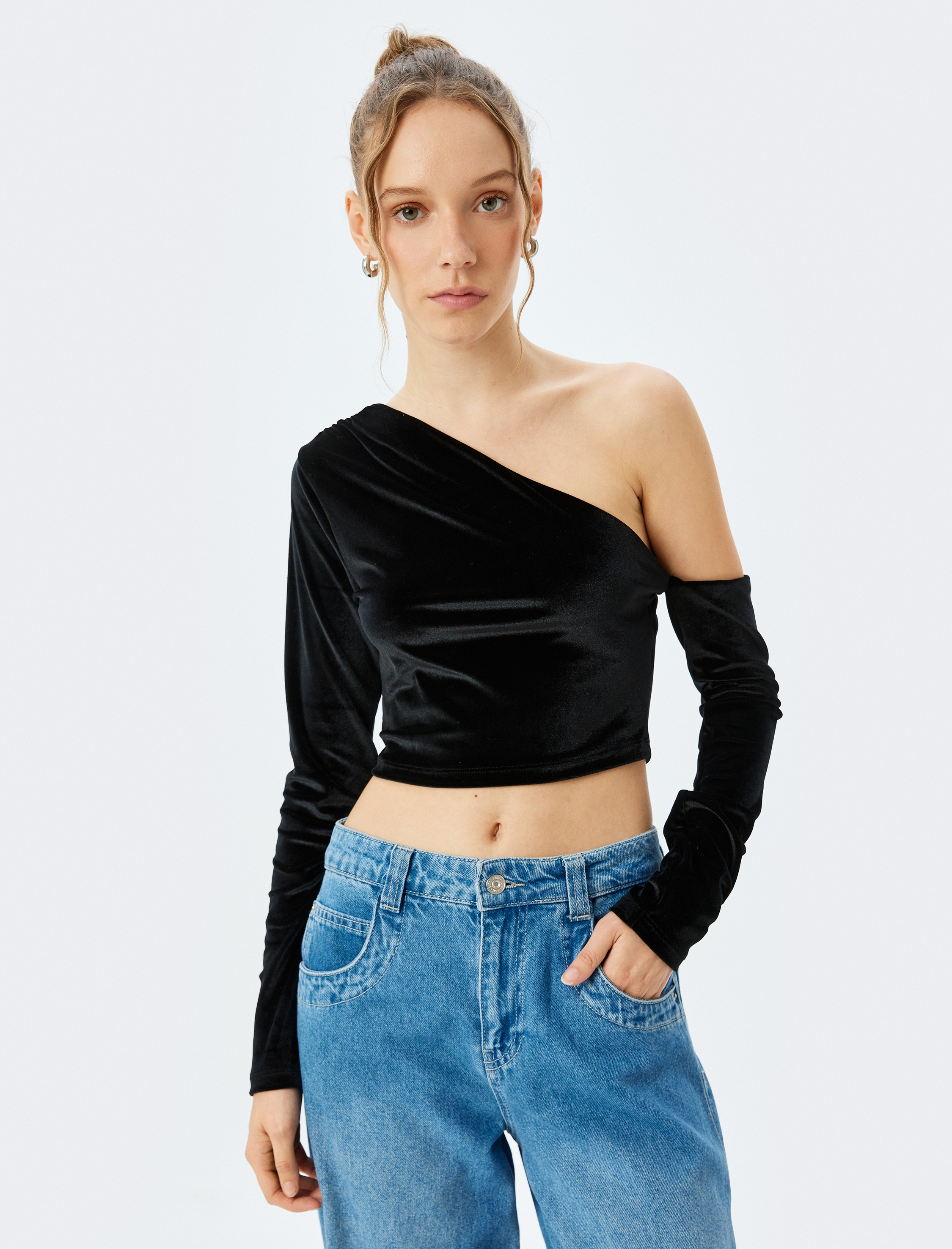   Tek Omuz Asimetrik Yaka Uzun Kollu Crop Kadife Tişört