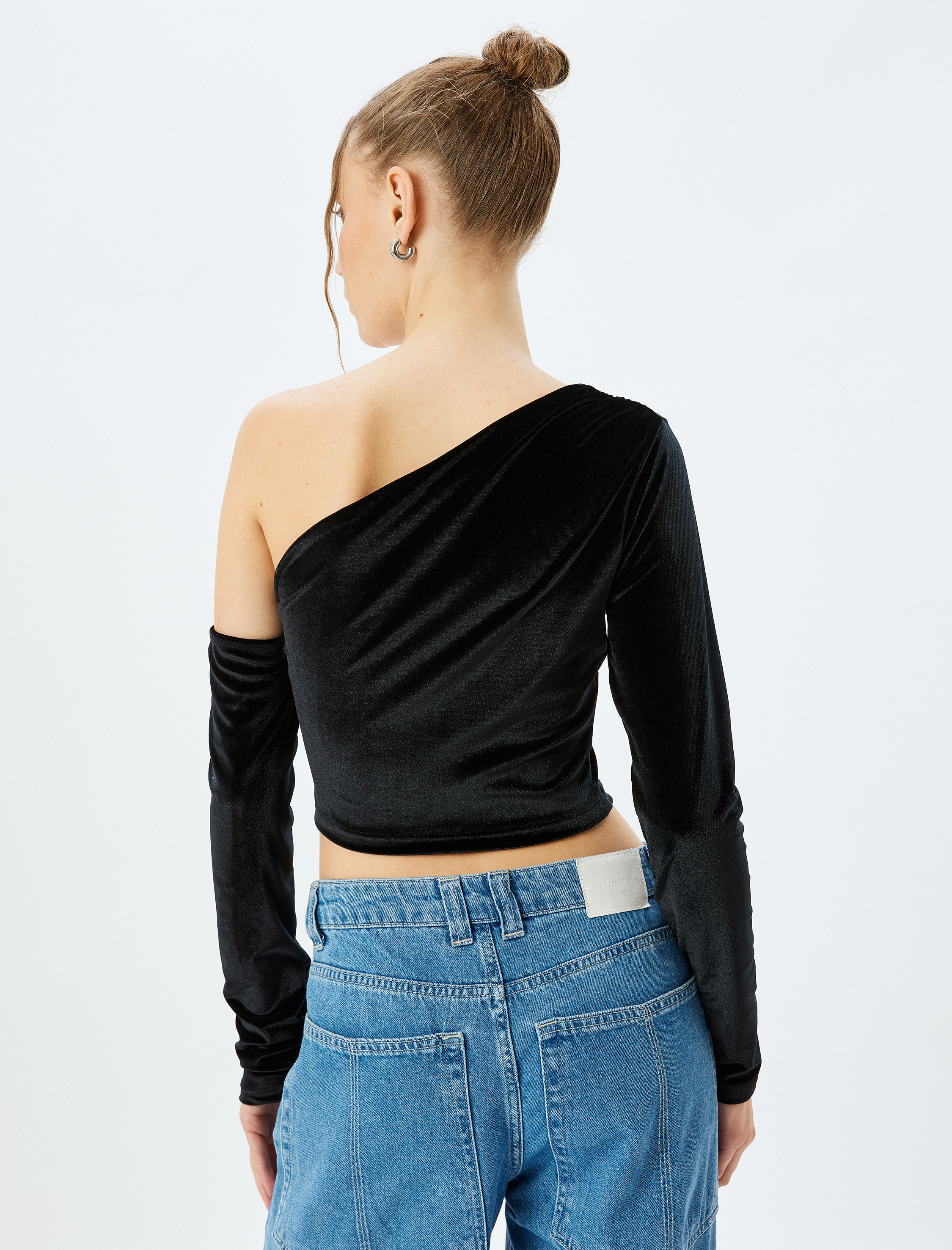   Tek Omuz Asimetrik Yaka Uzun Kollu Crop Kadife Tişört