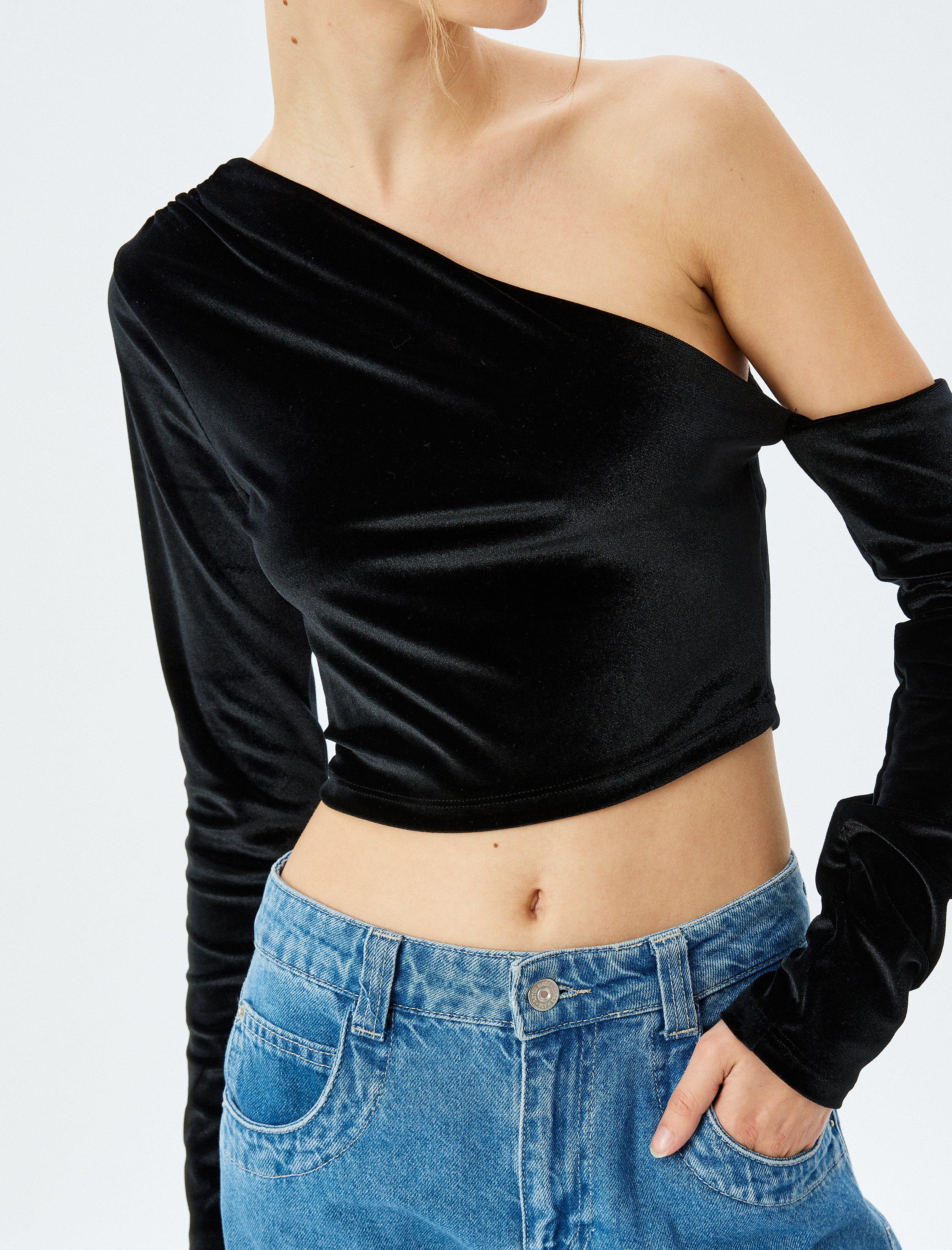   Tek Omuz Asimetrik Yaka Uzun Kollu Crop Kadife Tişört