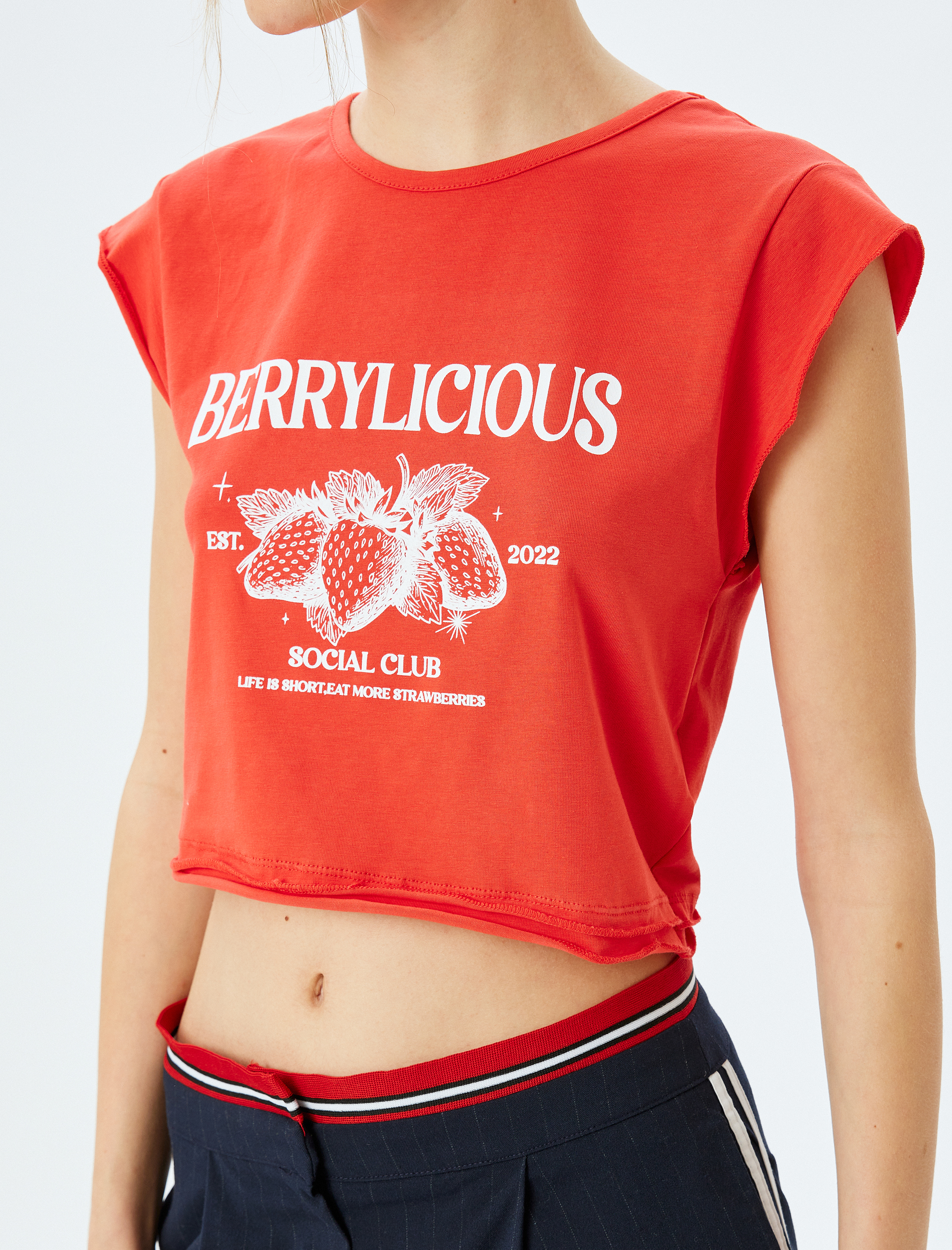   Crop Bisiklet Yaka Kolsuz Slogan Baskılı Tişört