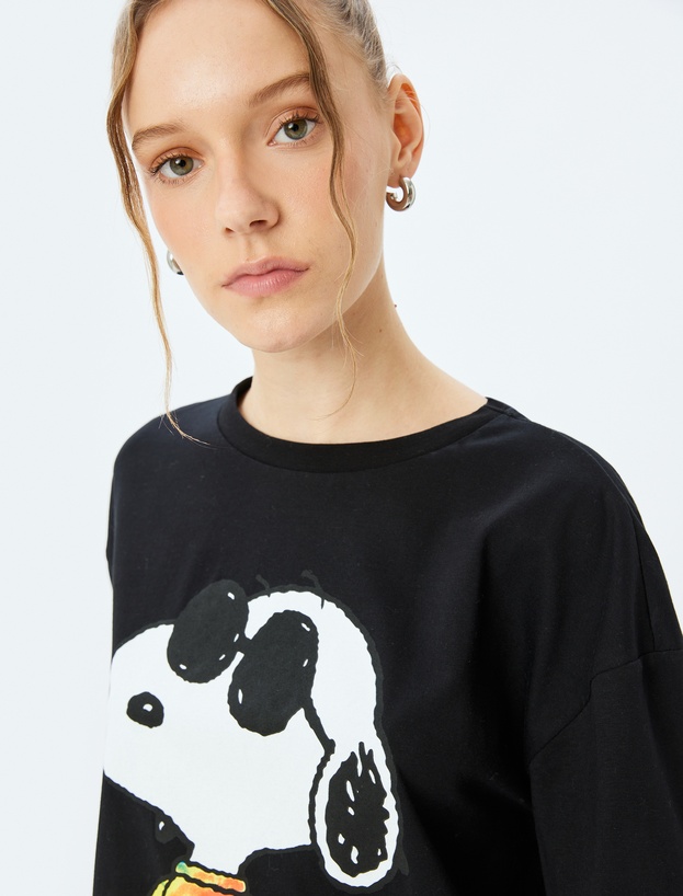 Snoopy Baskılı Kısa Kollu Bisiklet Yaka Lisanslı Tişört_1
