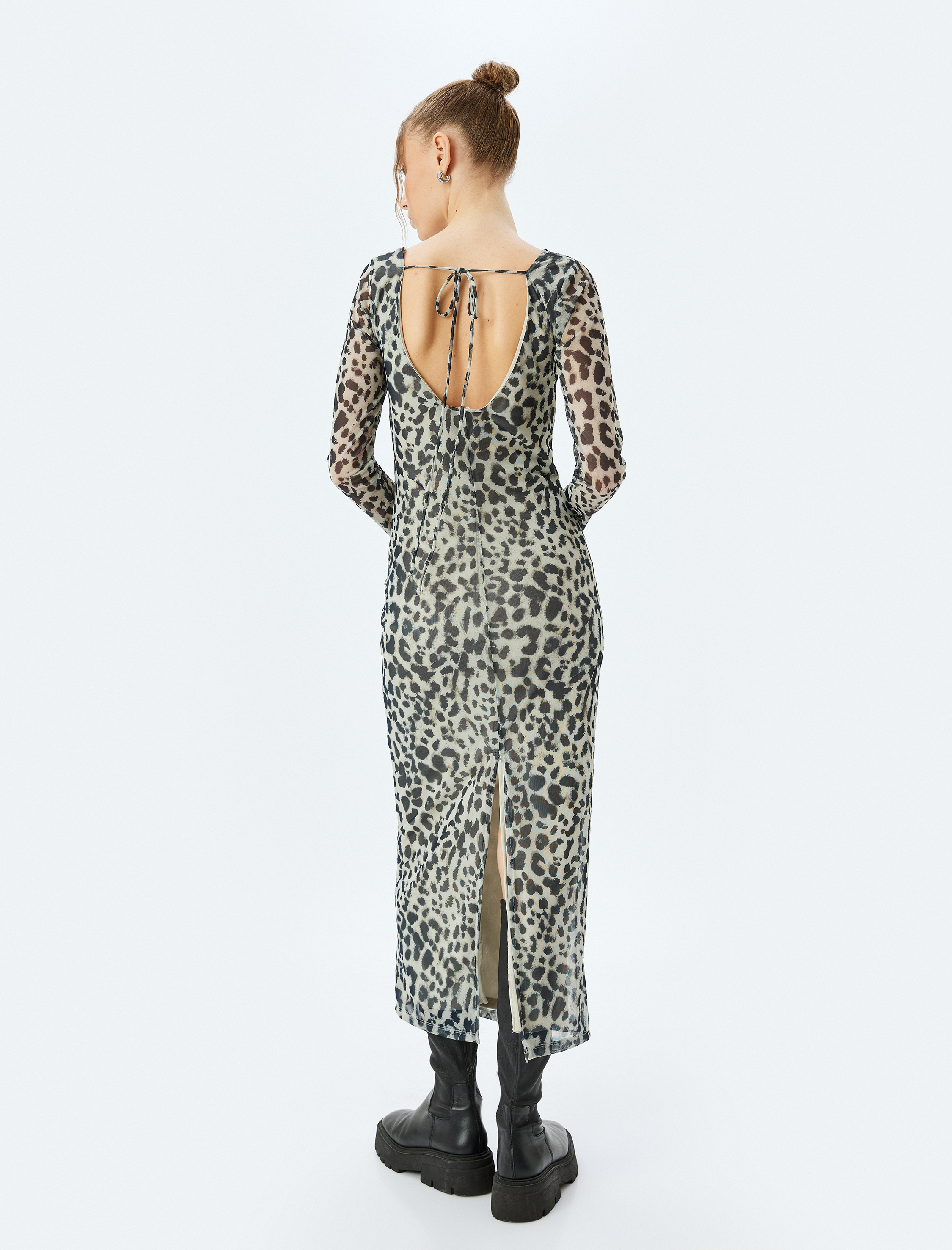   Degaje Yaka Uzun Kollu Sırt Detaylı Midi Tül Elbise