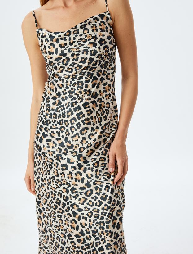 Degaje Yaka Saten Leopar İp Askılı Midi Slip Elbise_4