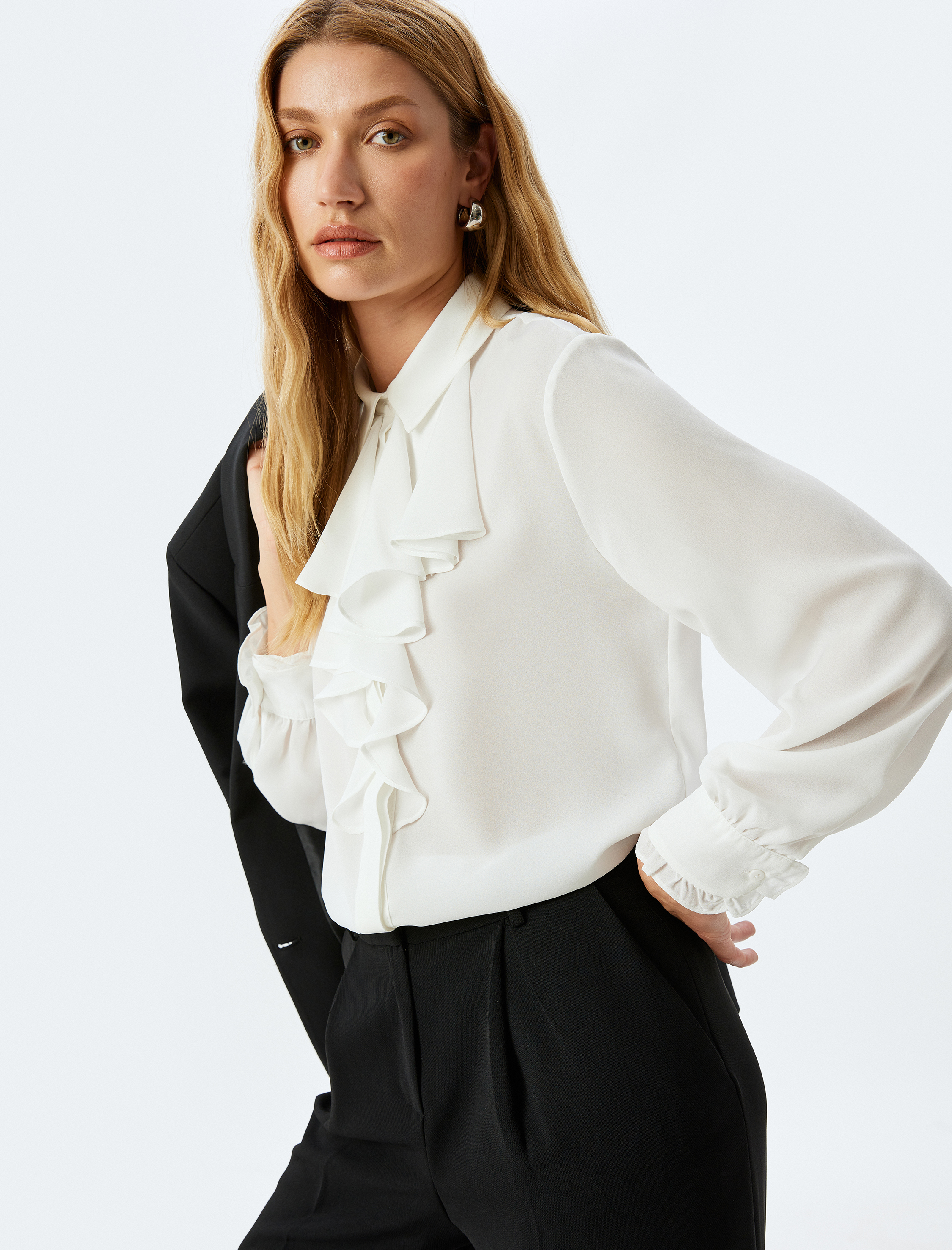   Uzun Kollu Fırfır Detaylı Gömlek