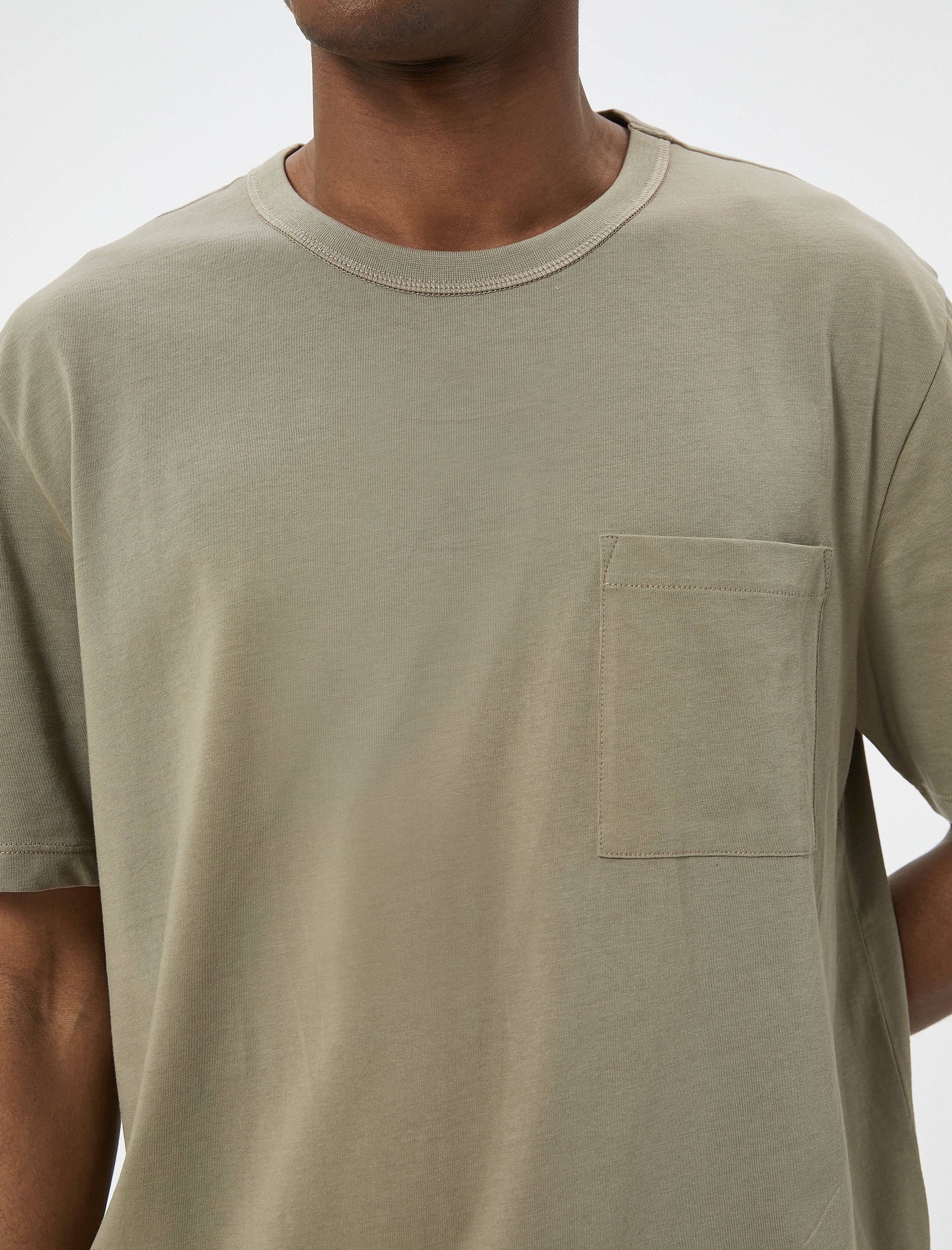   Cep Detaylı Kısa Kollu Regular Fit Bisiklet Yaka Pamuklu Tişört