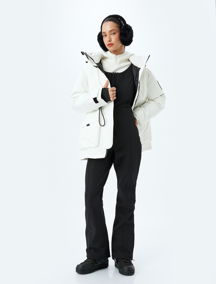  Anorak Mont Kapüşonlu Fermuarlı Cep Detaylı Etiket Baskılı Beli Lastikli Su Geçirmez