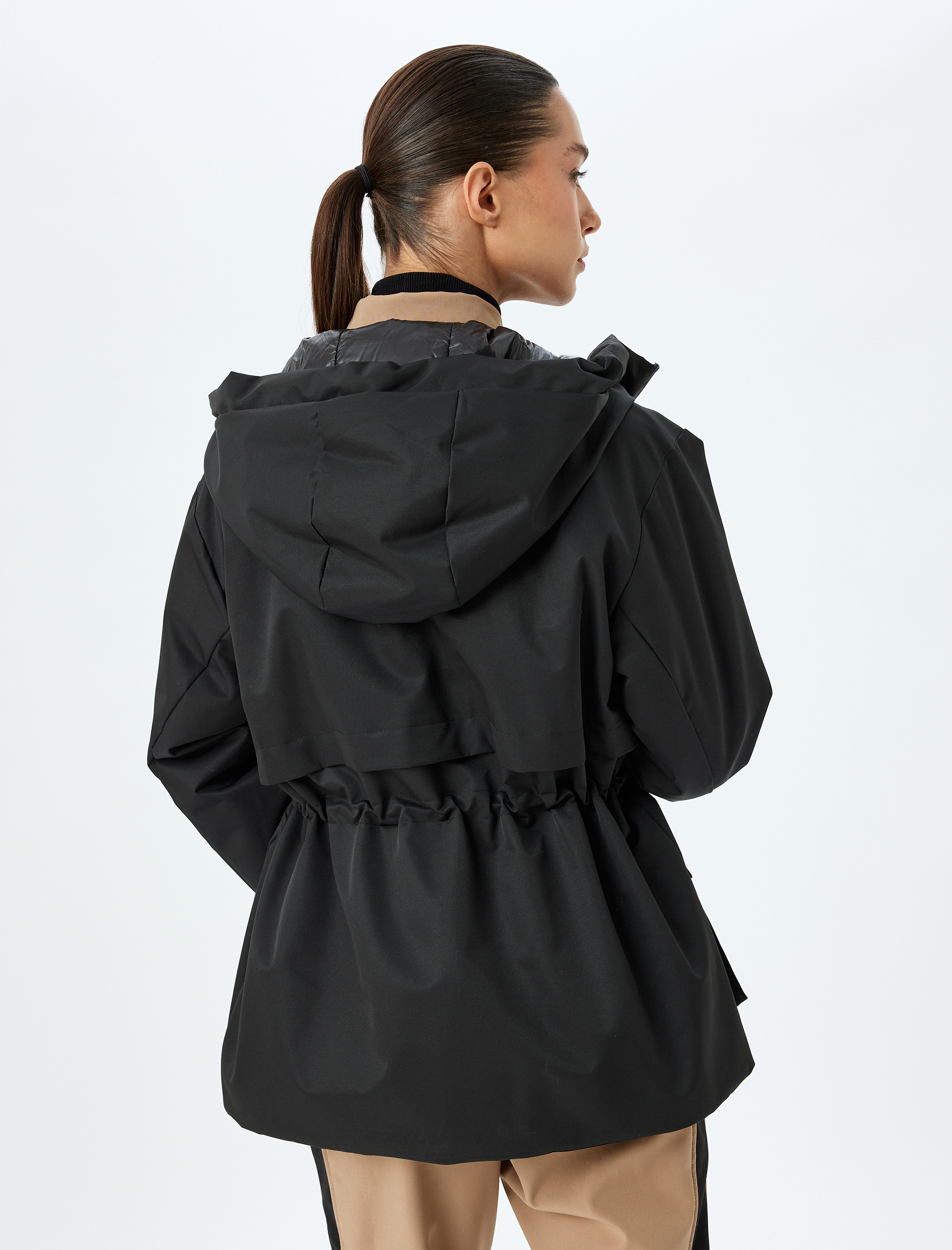   Anorak Mont Kapüşonlu Fermuarlı Cep Detaylı Beli Bağcıklı Su Geçirmez